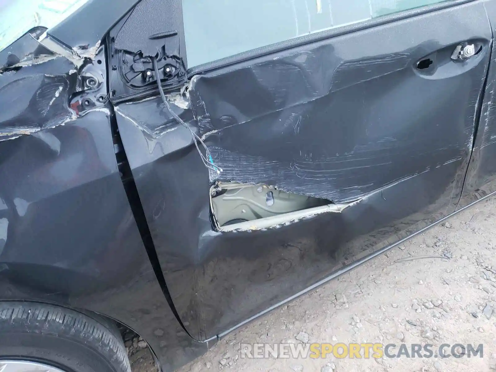 10 Photograph of a damaged car 5YFBURHE5KP935315 TOYOTA COROLLA 2019