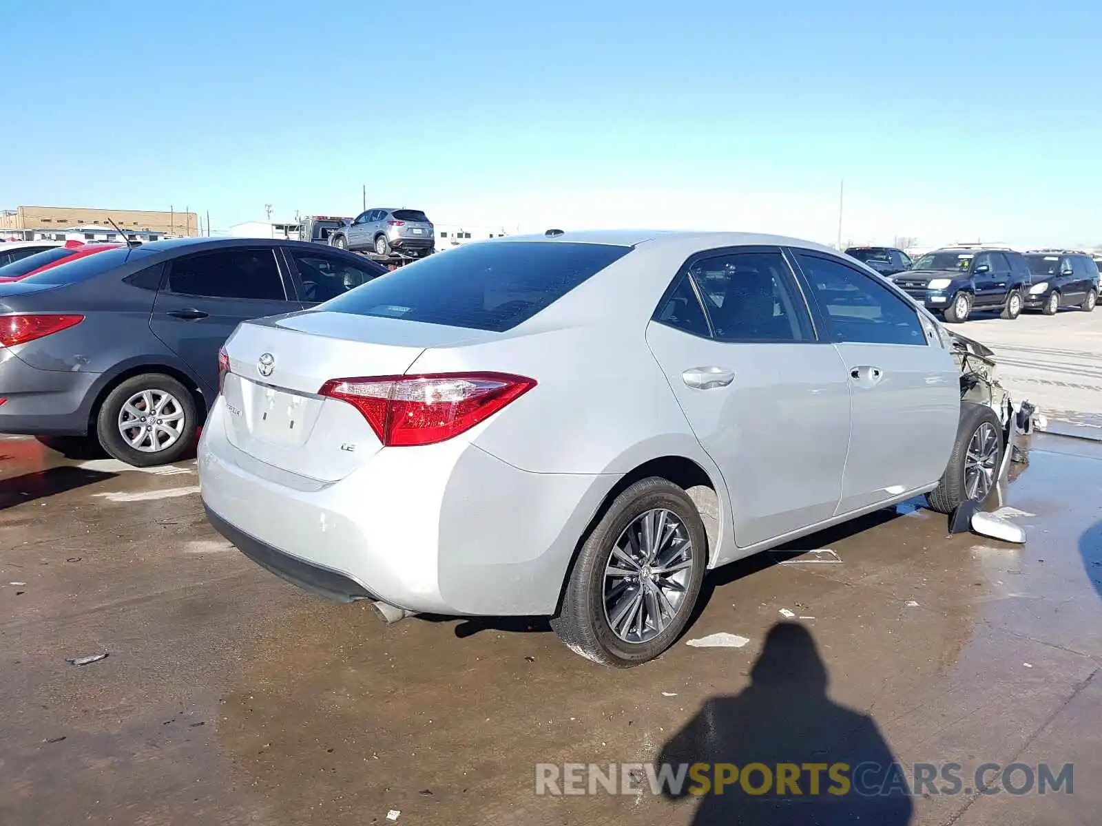 4 Photograph of a damaged car 5YFBURHE5KP935959 TOYOTA COROLLA 2019