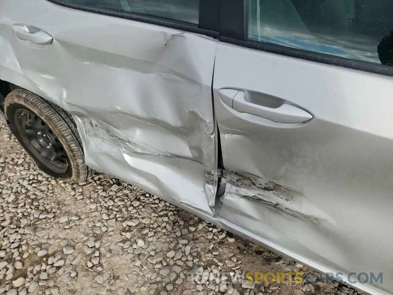 9 Photograph of a damaged car 5YFBURHE5KP938411 TOYOTA COROLLA 2019