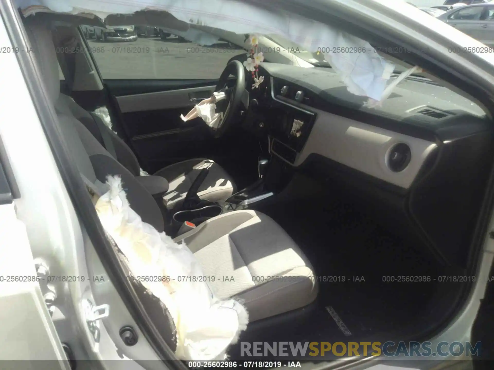 5 Photograph of a damaged car 5YFBURHE5KP943544 TOYOTA COROLLA 2019