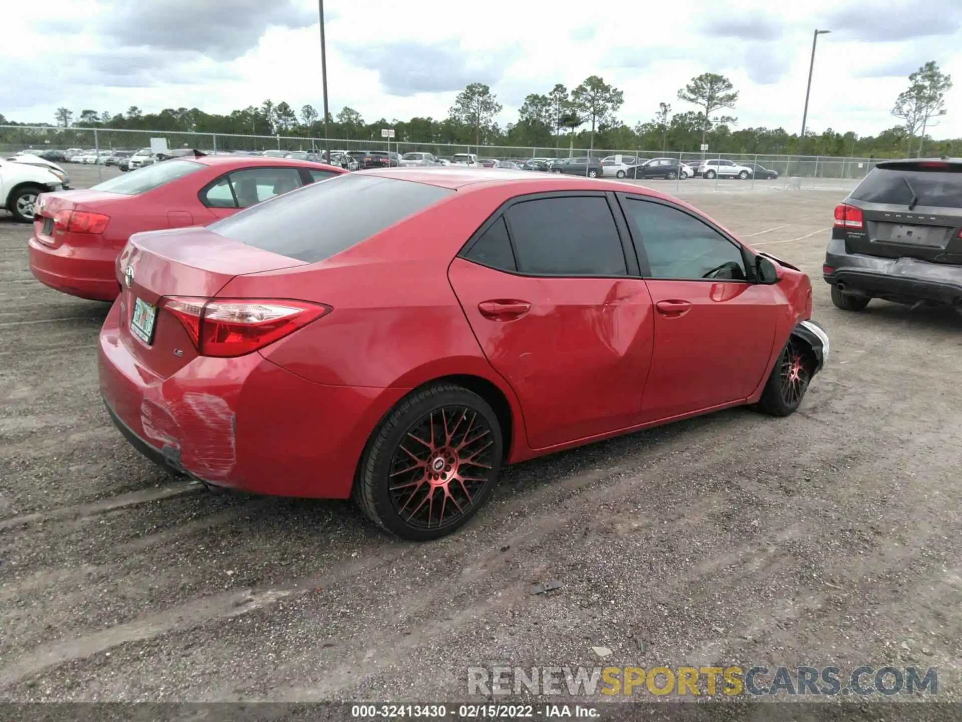 4 Photograph of a damaged car 5YFBURHE5KP944046 TOYOTA COROLLA 2019