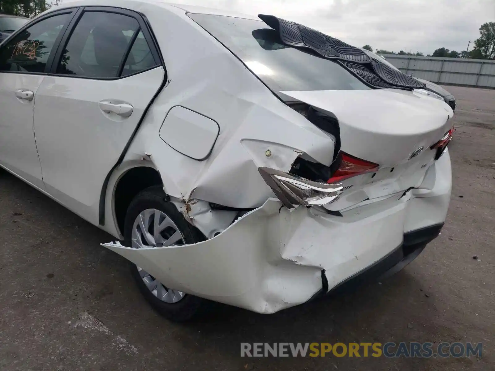 9 Photograph of a damaged car 5YFBURHE5KP945634 TOYOTA COROLLA 2019