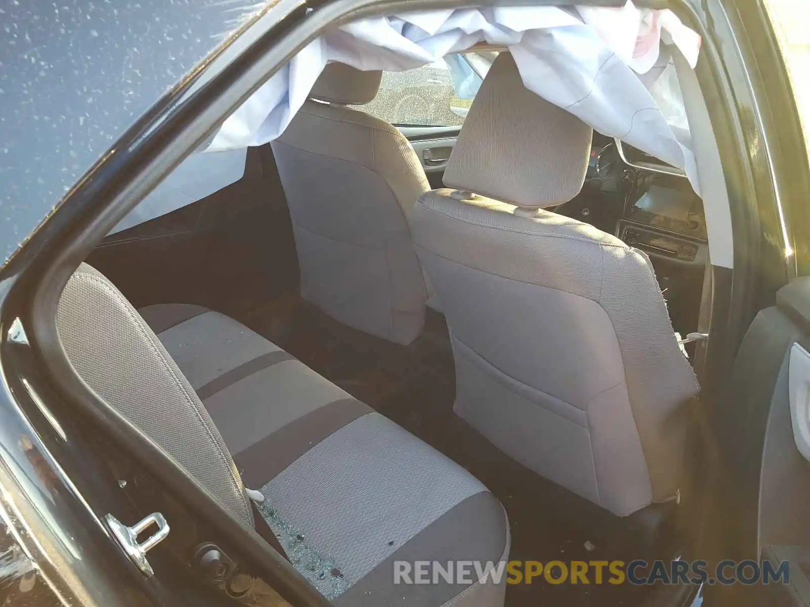 6 Photograph of a damaged car 5YFBURHE5KP947237 TOYOTA COROLLA 2019