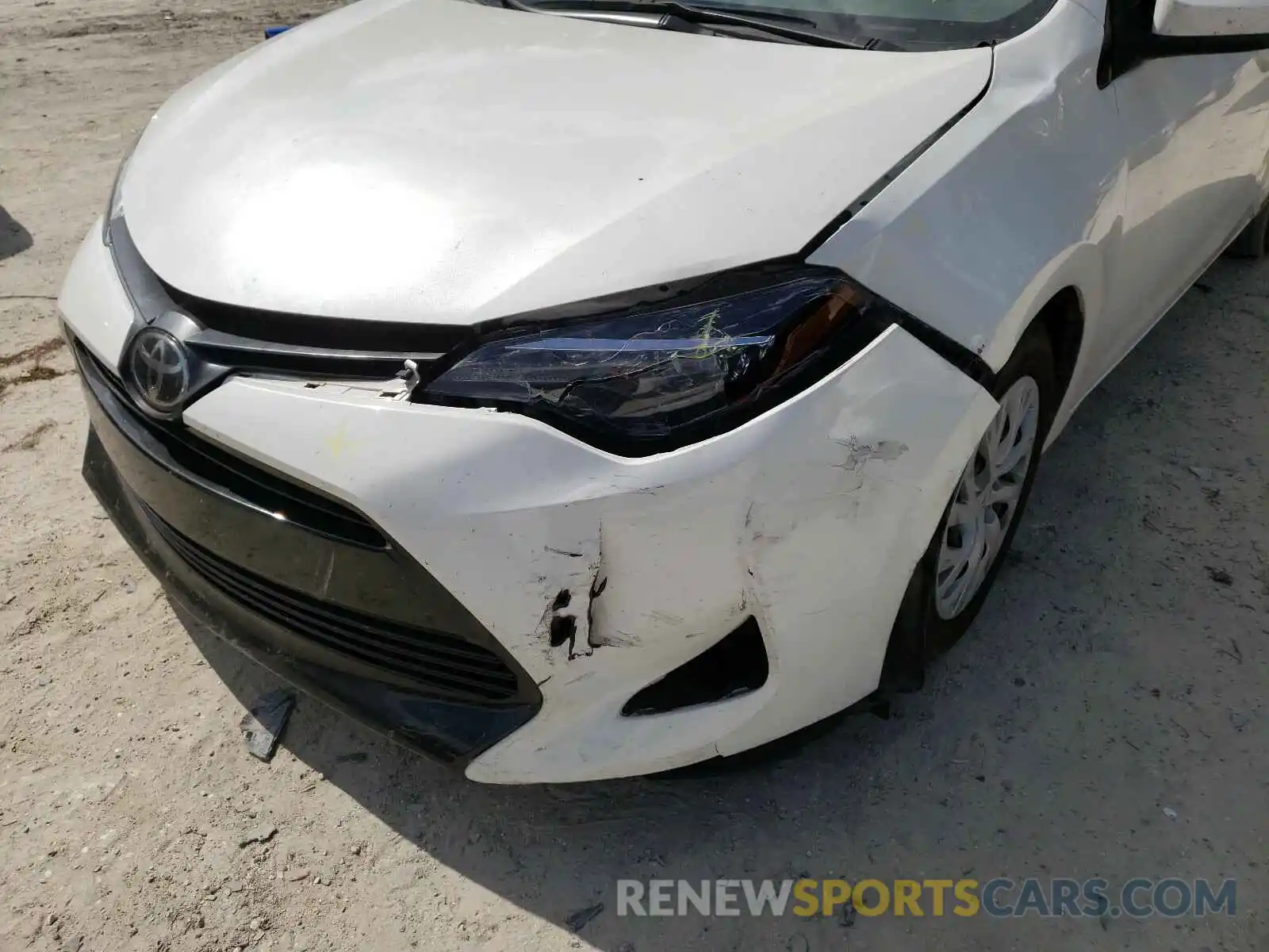 9 Photograph of a damaged car 5YFBURHE6KP860463 TOYOTA COROLLA 2019