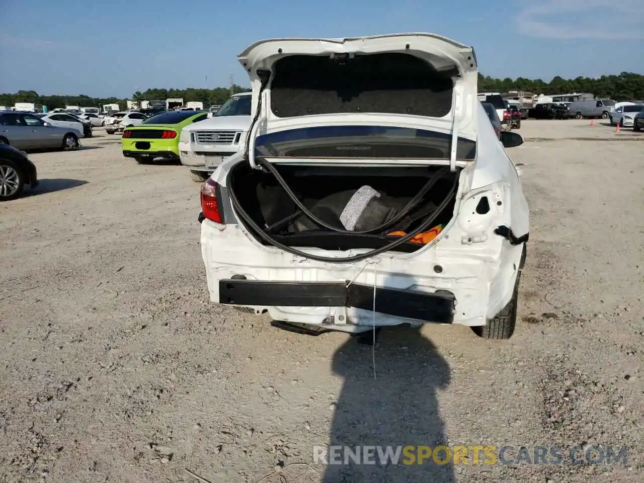 9 Photograph of a damaged car 5YFBURHE6KP861144 TOYOTA COROLLA 2019