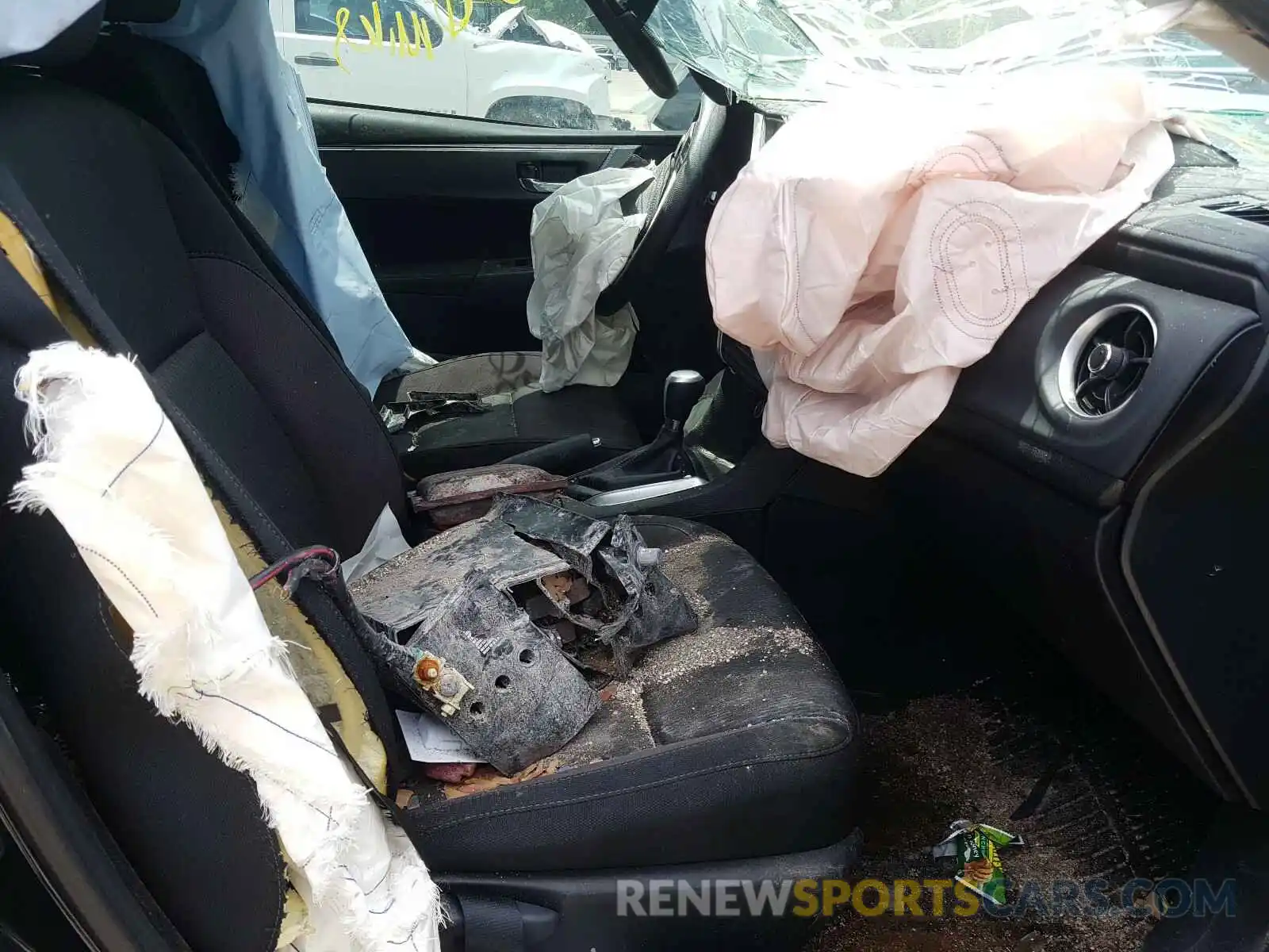 5 Photograph of a damaged car 5YFBURHE6KP863024 TOYOTA COROLLA 2019