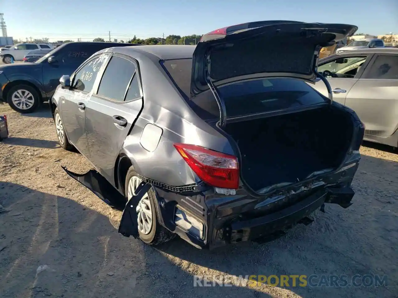 3 Photograph of a damaged car 5YFBURHE6KP866635 TOYOTA COROLLA 2019