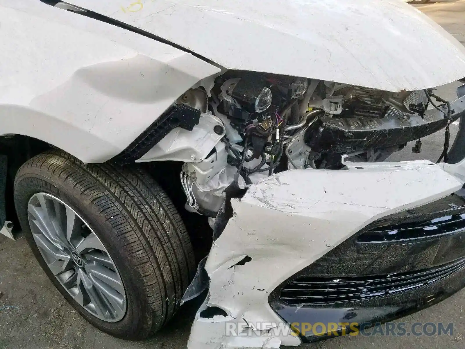 9 Photograph of a damaged car 5YFBURHE6KP873388 TOYOTA COROLLA 2019
