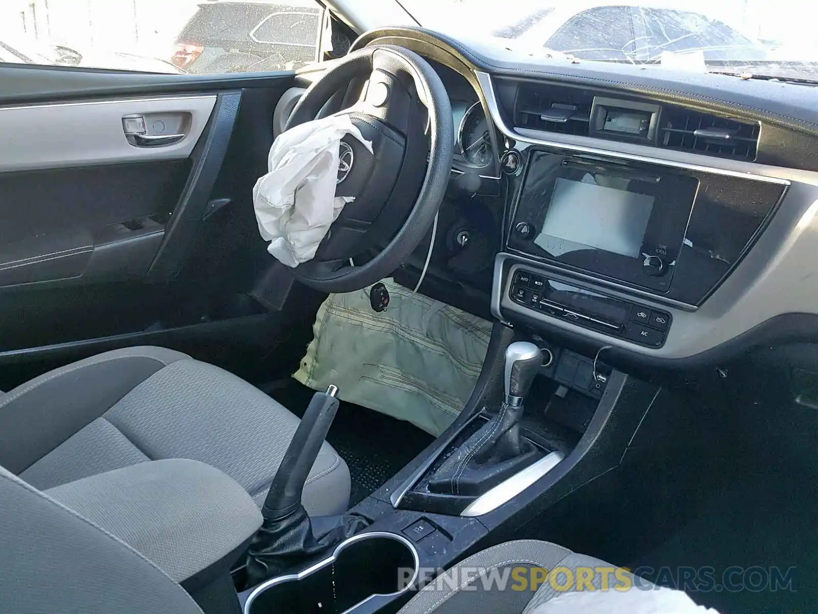 9 Photograph of a damaged car 5YFBURHE6KP879403 TOYOTA COROLLA 2019