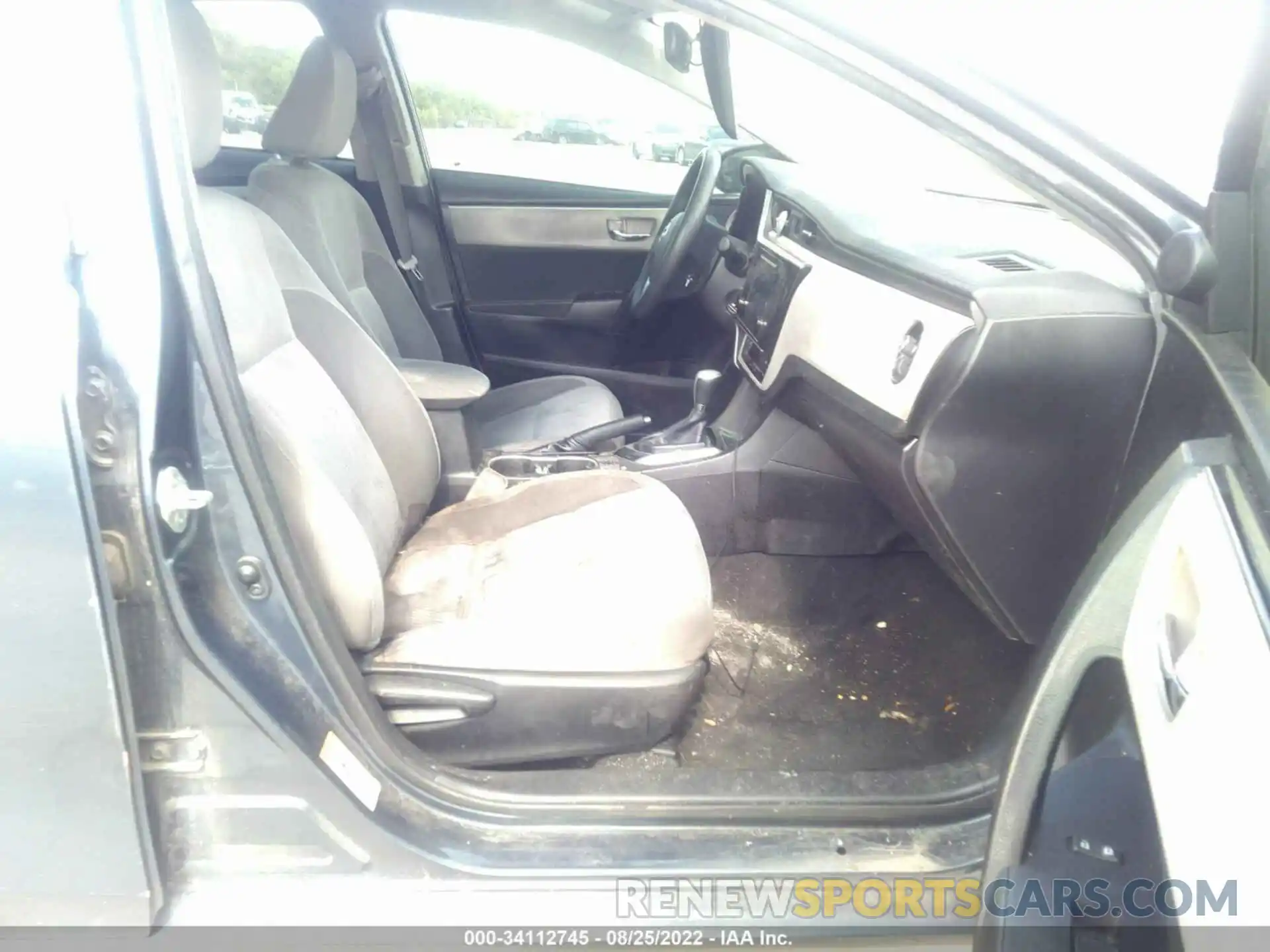 5 Photograph of a damaged car 5YFBURHE6KP882382 TOYOTA COROLLA 2019