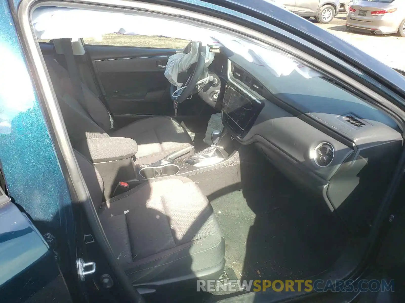 5 Photograph of a damaged car 5YFBURHE6KP882480 TOYOTA COROLLA 2019