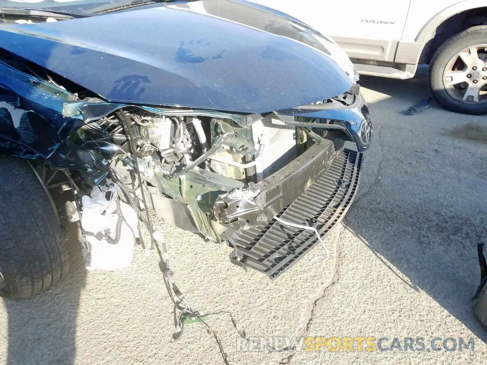 9 Photograph of a damaged car 5YFBURHE6KP882642 TOYOTA COROLLA 2019