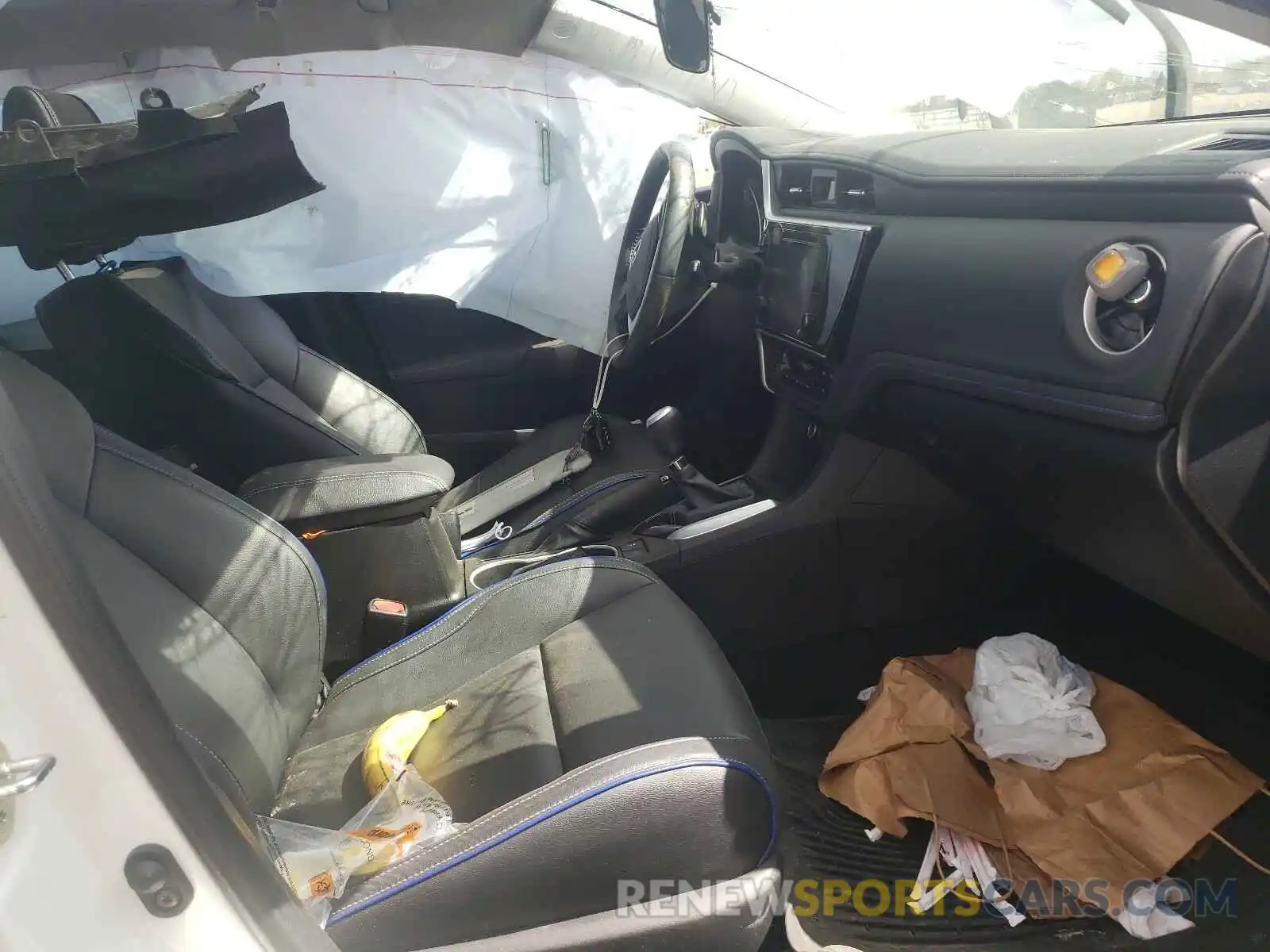 5 Photograph of a damaged car 5YFBURHE6KP884598 TOYOTA COROLLA 2019