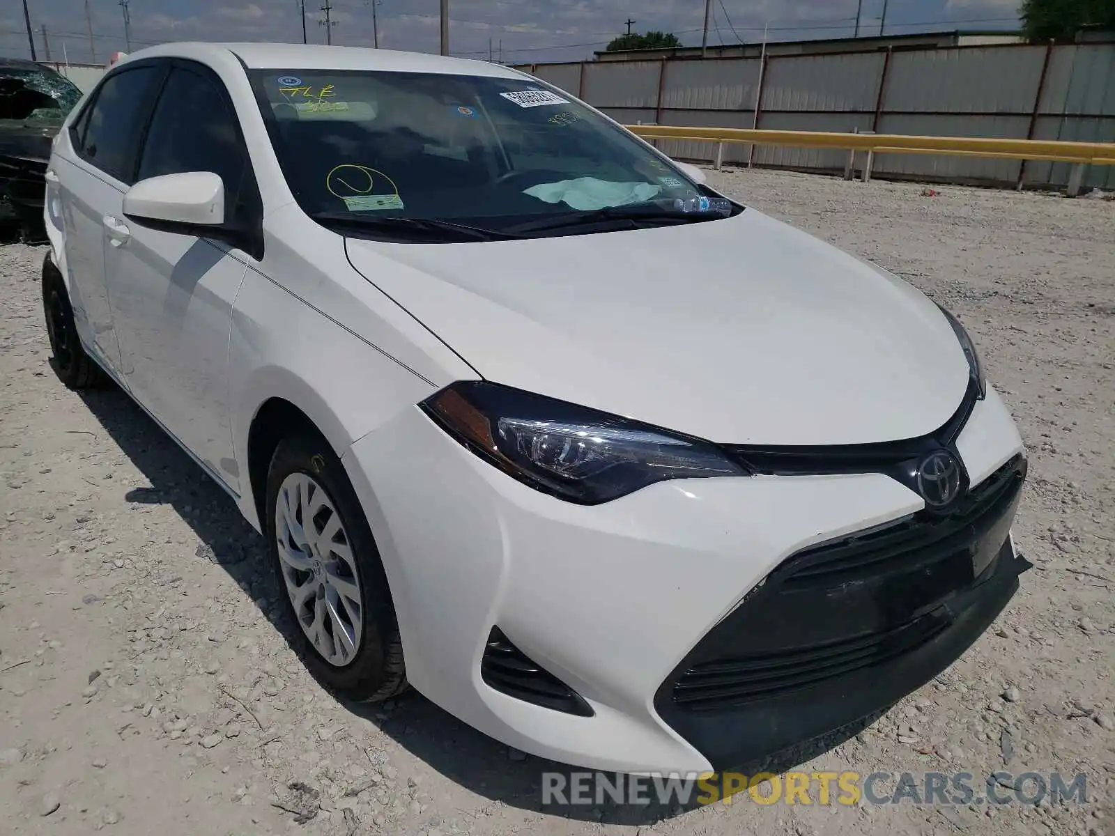 1 Photograph of a damaged car 5YFBURHE6KP885797 TOYOTA COROLLA 2019