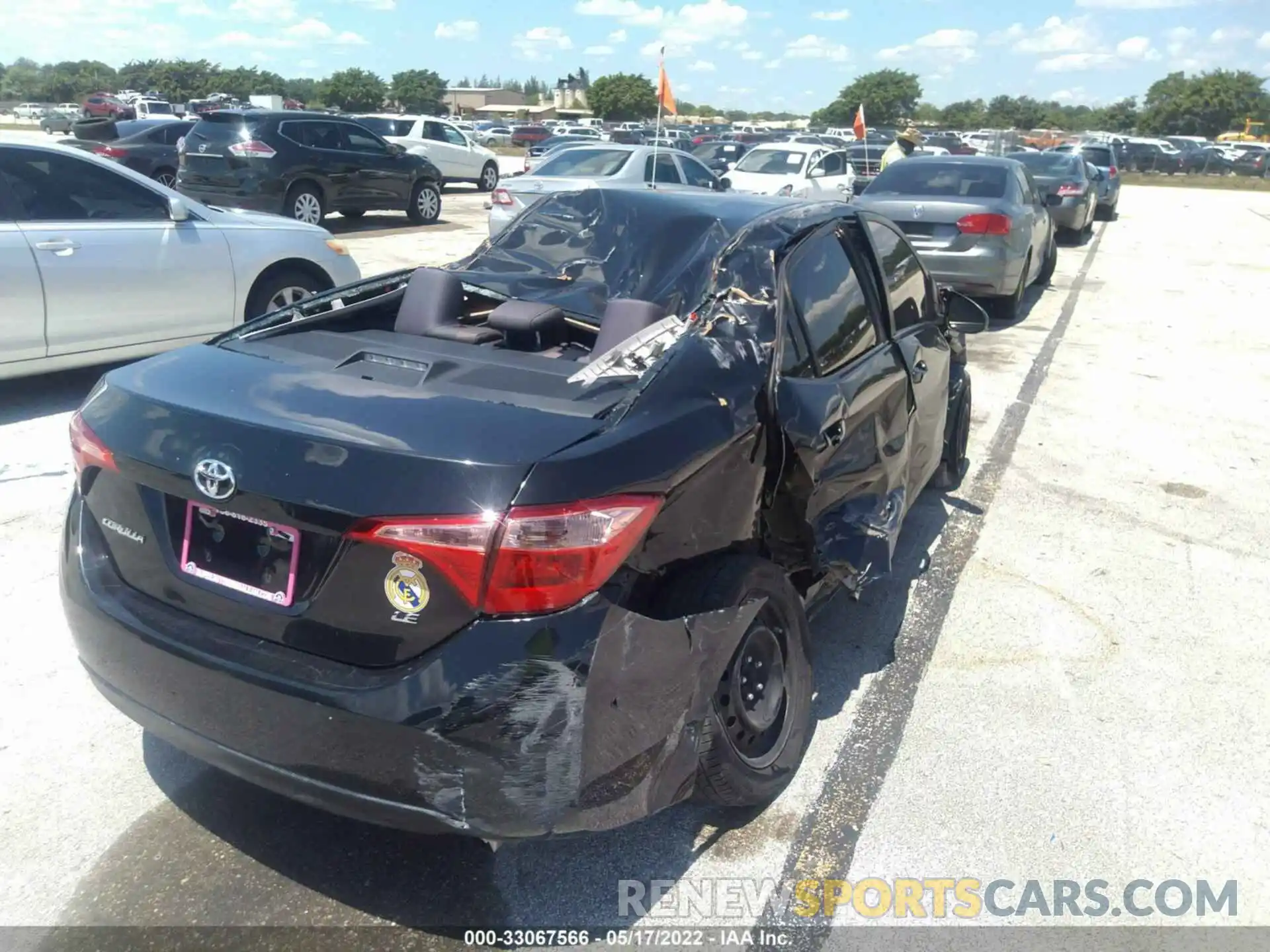 6 Photograph of a damaged car 5YFBURHE6KP885847 TOYOTA COROLLA 2019