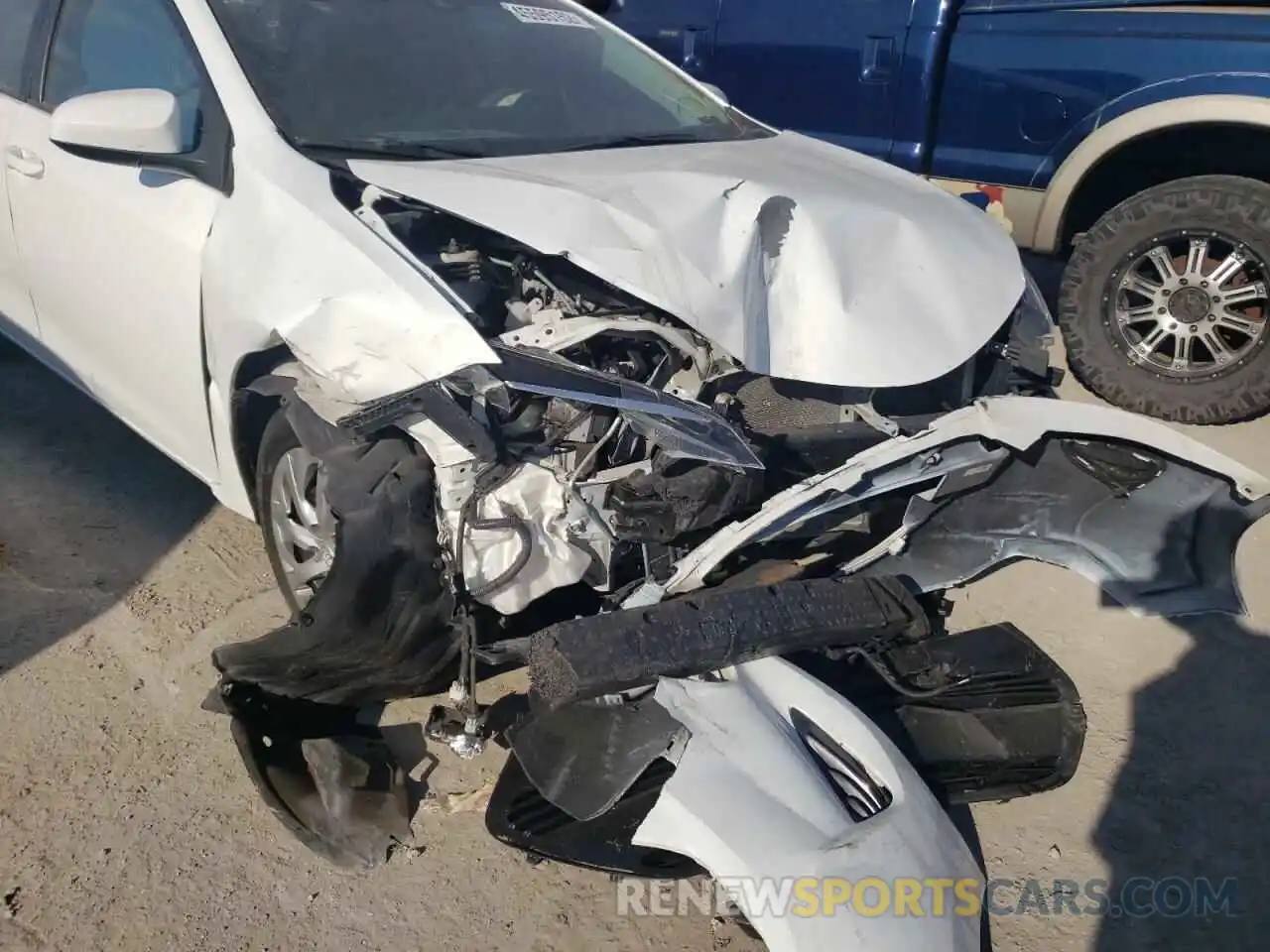 9 Photograph of a damaged car 5YFBURHE6KP886626 TOYOTA COROLLA 2019