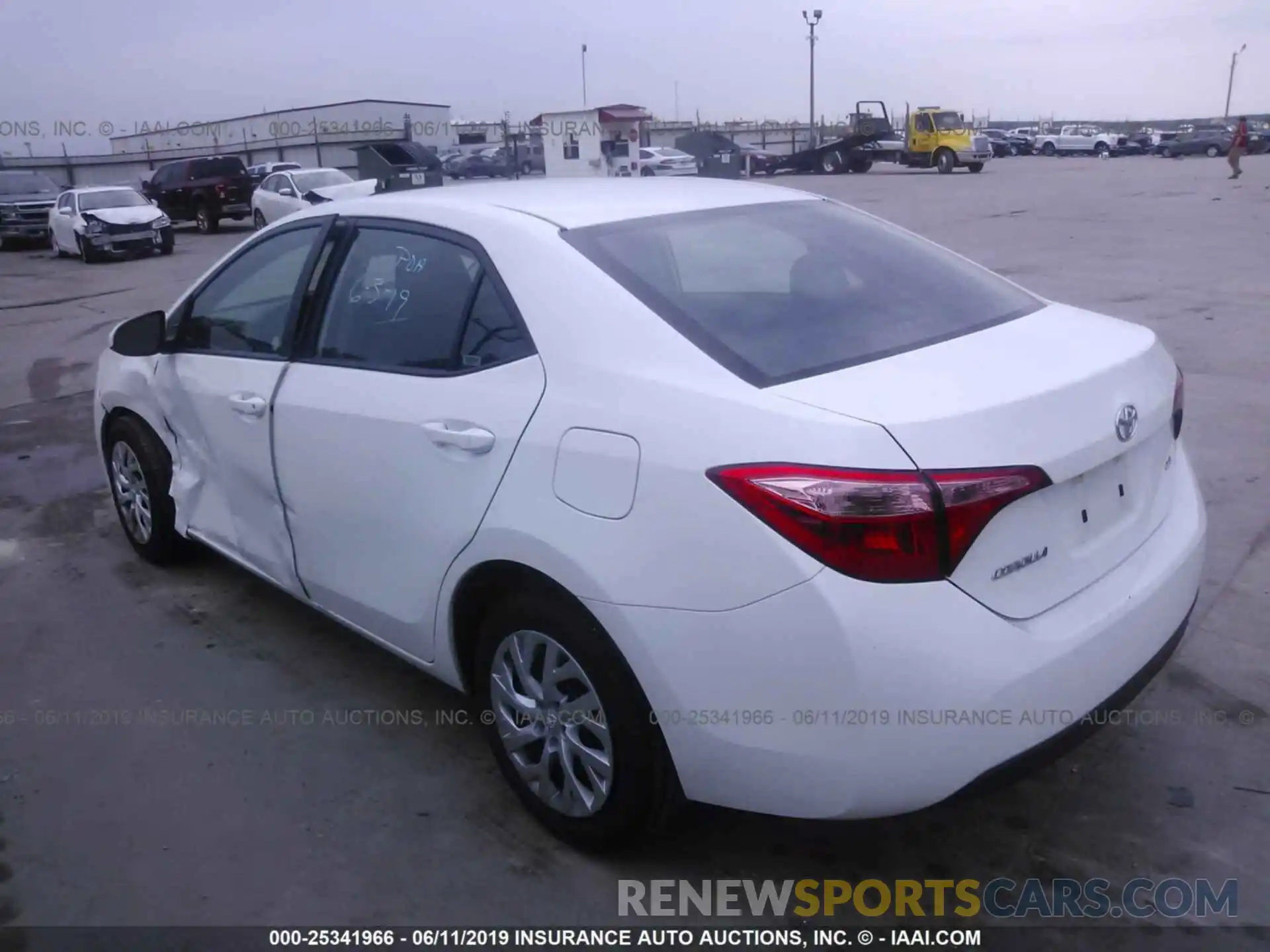 3 Photograph of a damaged car 5YFBURHE6KP886688 TOYOTA COROLLA 2019