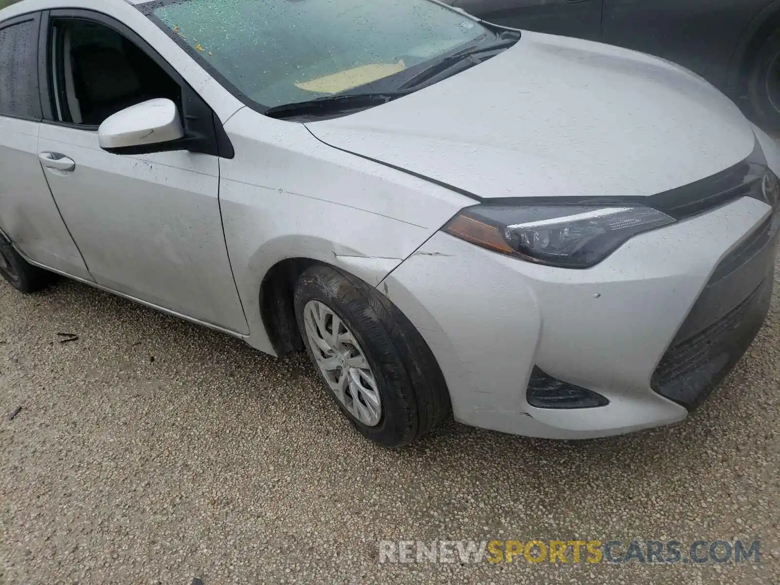 9 Photograph of a damaged car 5YFBURHE6KP890725 TOYOTA COROLLA 2019