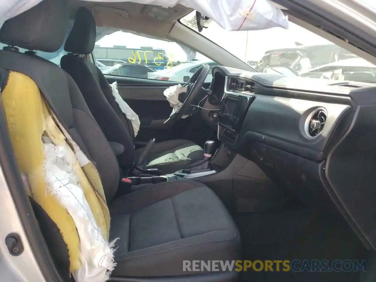 5 Photograph of a damaged car 5YFBURHE6KP895648 TOYOTA COROLLA 2019