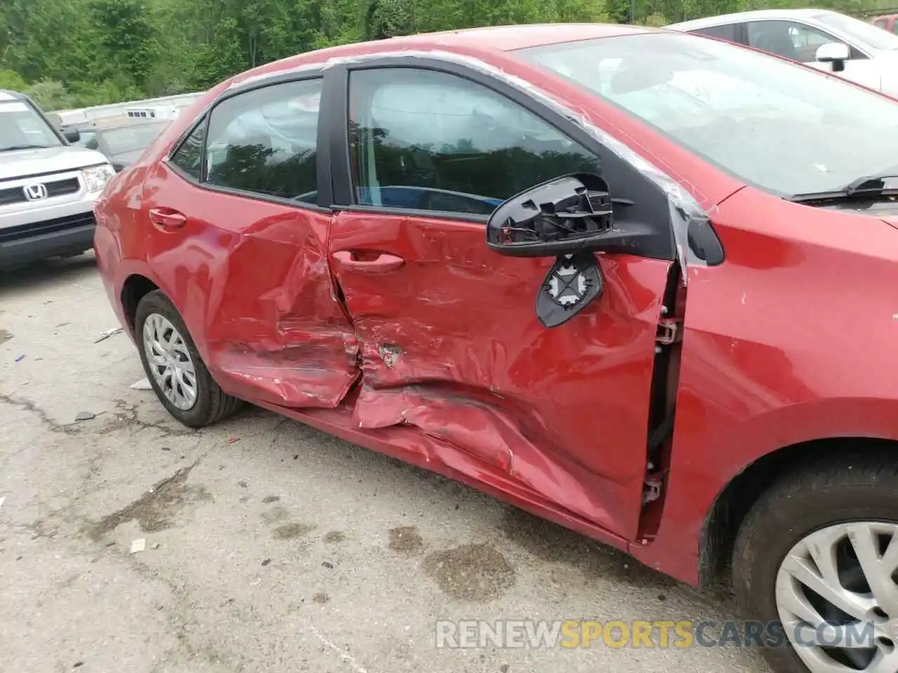 9 Photograph of a damaged car 5YFBURHE6KP895827 TOYOTA COROLLA 2019