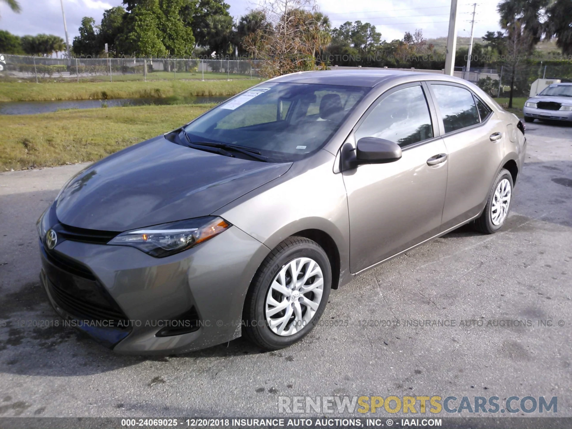 2 Photograph of a damaged car 5YFBURHE6KP896475 Toyota Corolla 2019