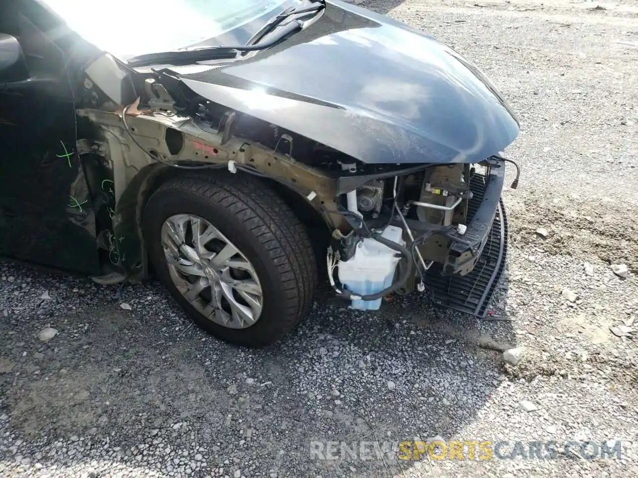 9 Photograph of a damaged car 5YFBURHE6KP897951 TOYOTA COROLLA 2019