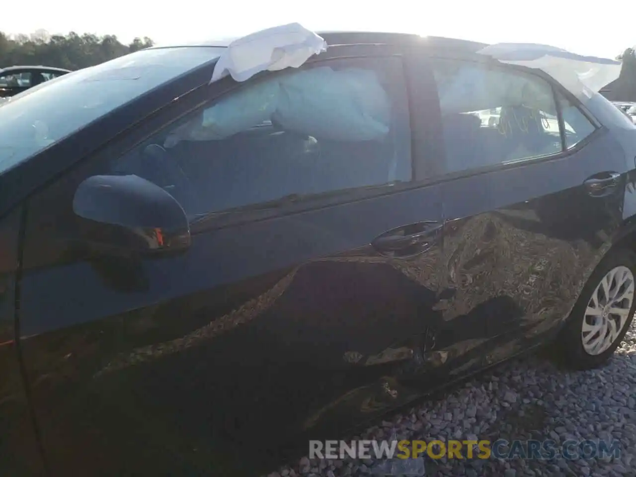 9 Photograph of a damaged car 5YFBURHE6KP899148 TOYOTA COROLLA 2019