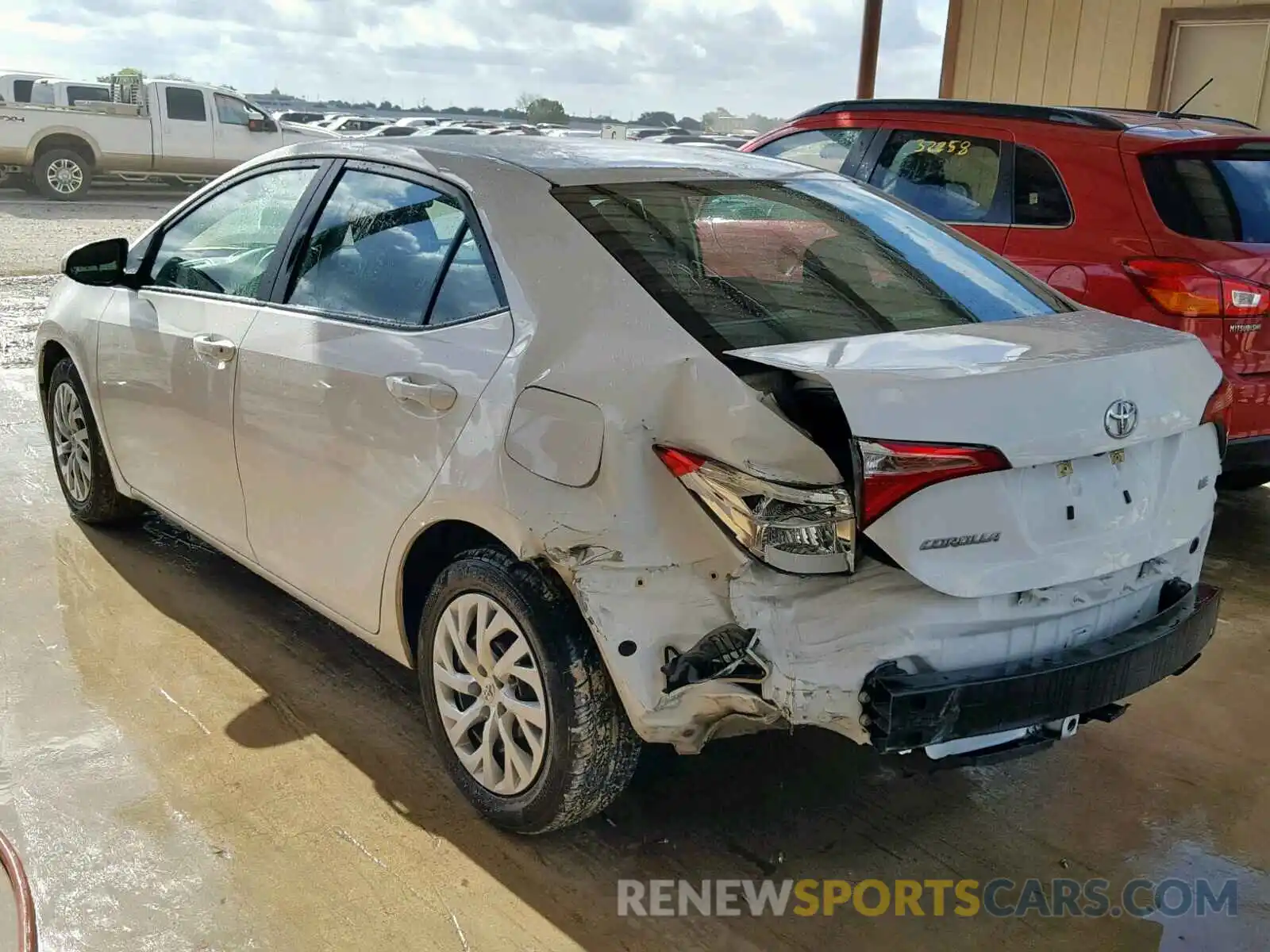 3 Photograph of a damaged car 5YFBURHE6KP899201 TOYOTA COROLLA 2019