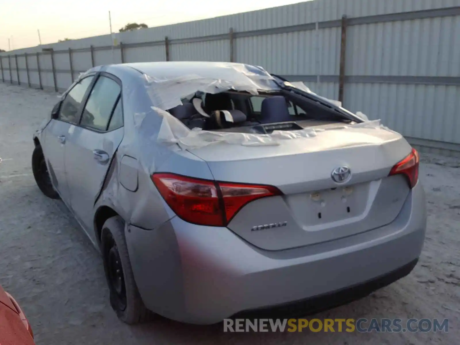 3 Photograph of a damaged car 5YFBURHE6KP899490 TOYOTA COROLLA 2019