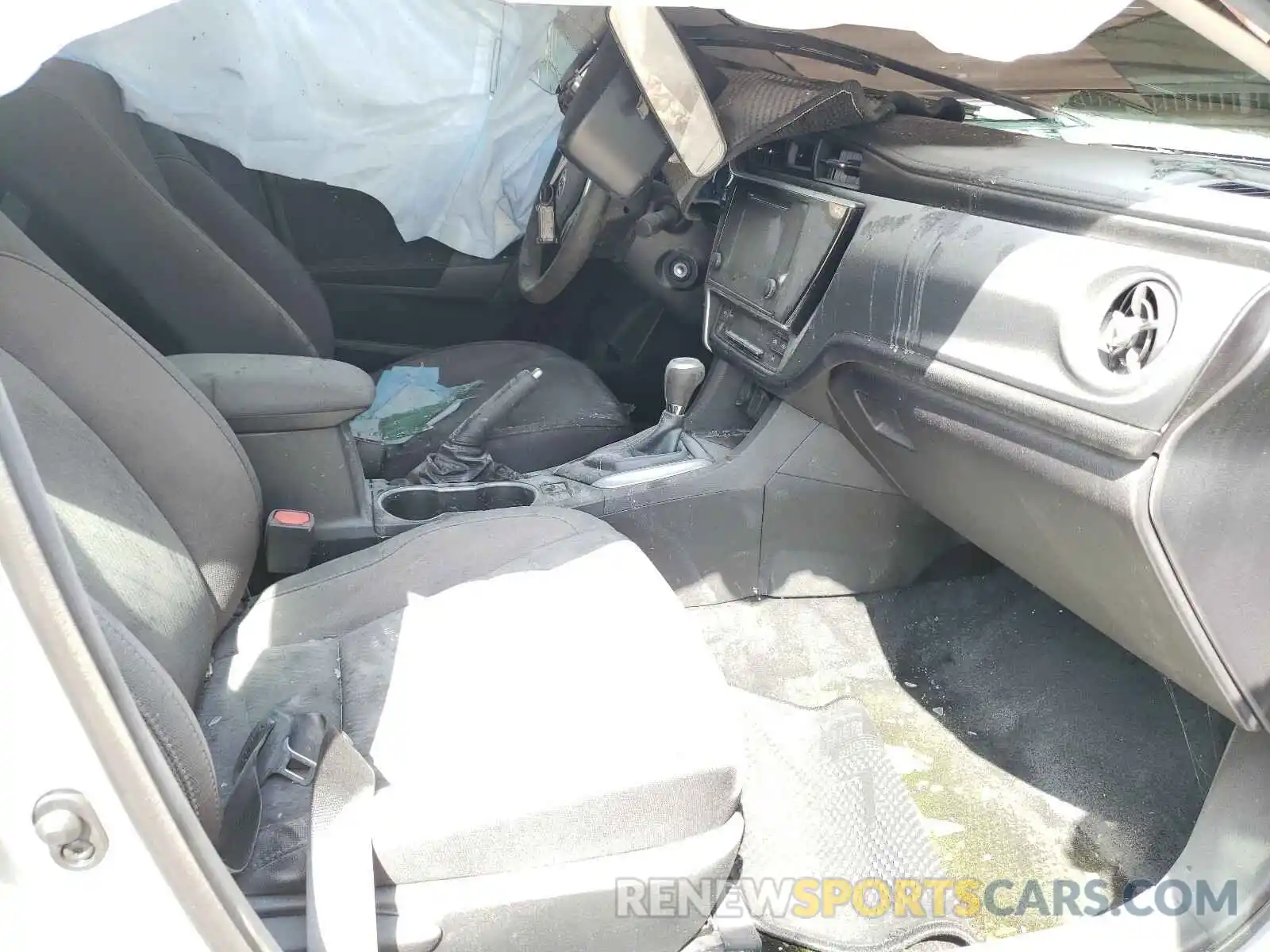 5 Photograph of a damaged car 5YFBURHE6KP899490 TOYOTA COROLLA 2019