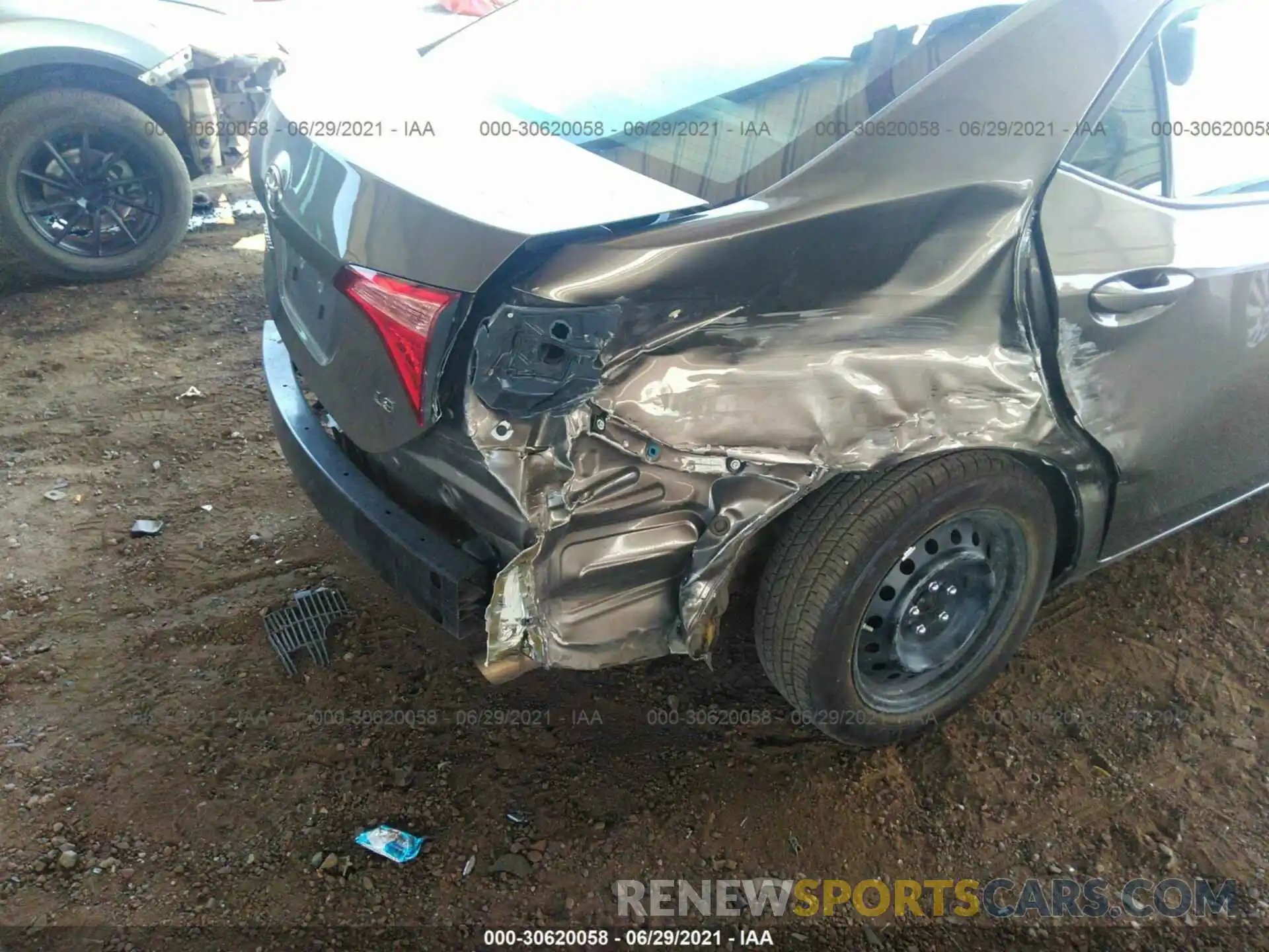 6 Photograph of a damaged car 5YFBURHE6KP899621 TOYOTA COROLLA 2019