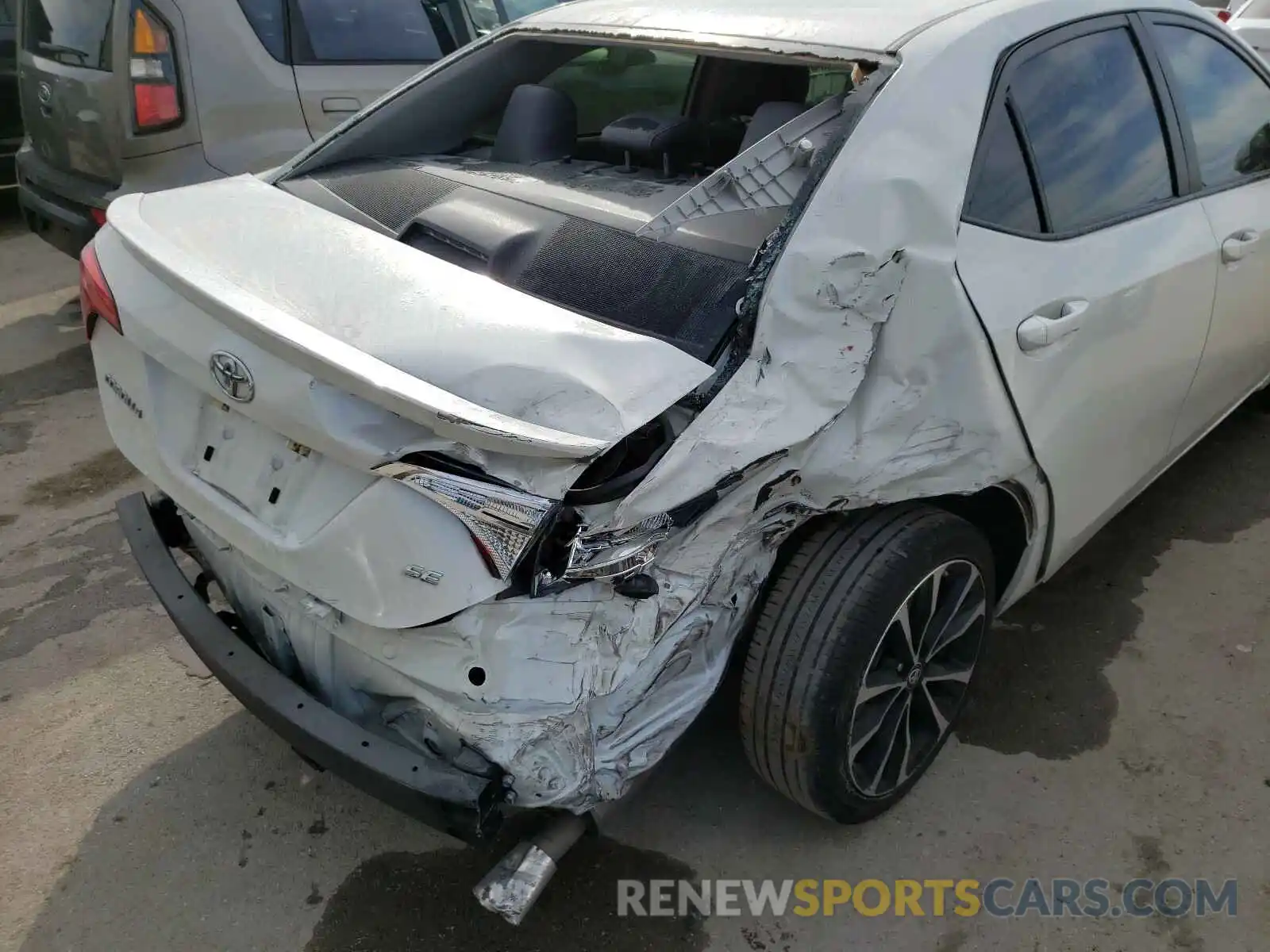 9 Photograph of a damaged car 5YFBURHE6KP903991 TOYOTA COROLLA 2019