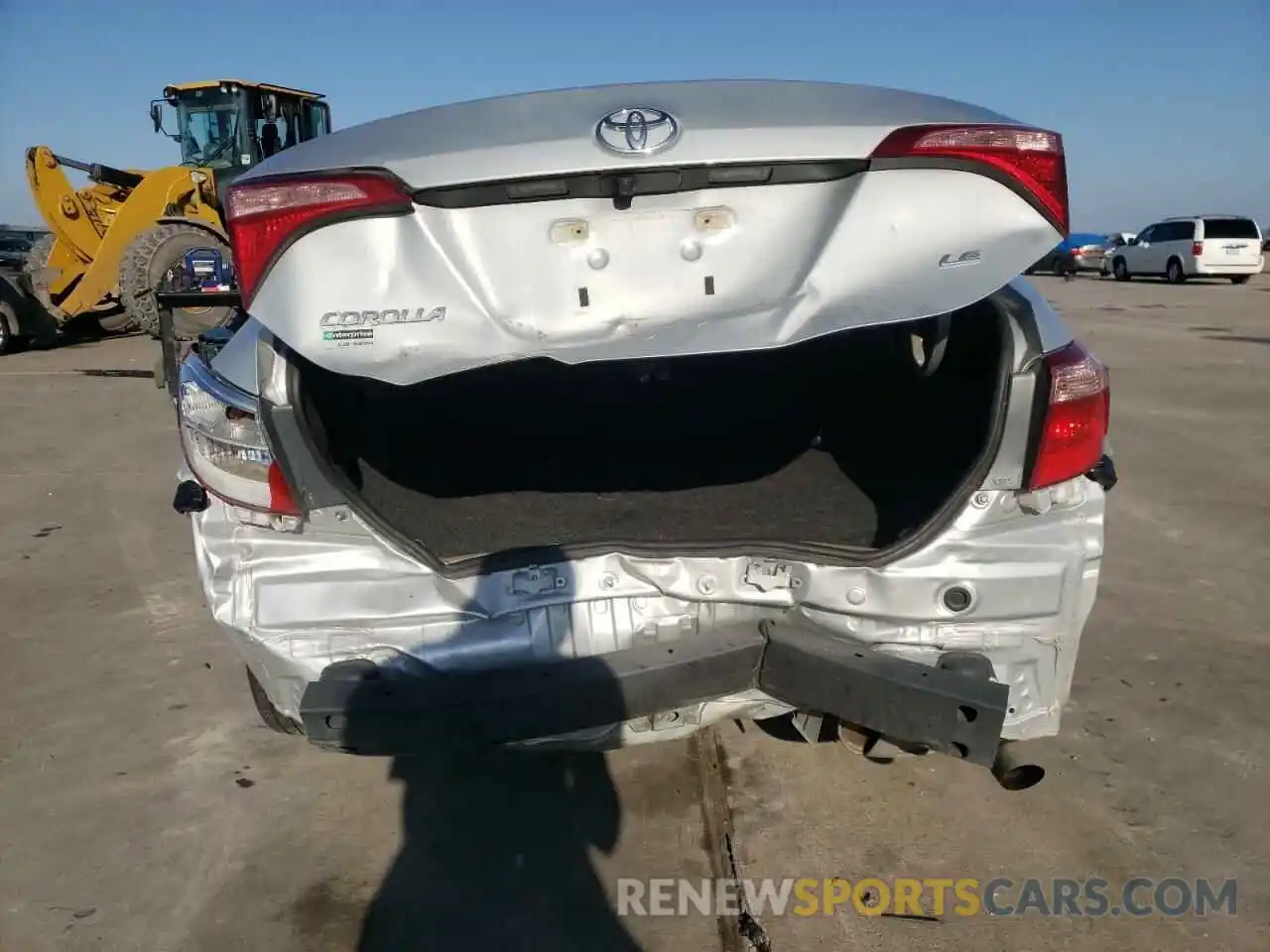 9 Photograph of a damaged car 5YFBURHE6KP904378 TOYOTA COROLLA 2019