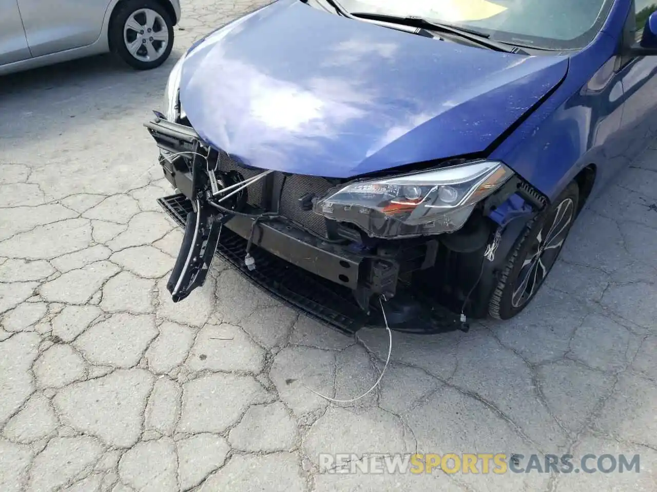 9 Photograph of a damaged car 5YFBURHE6KP910908 TOYOTA COROLLA 2019