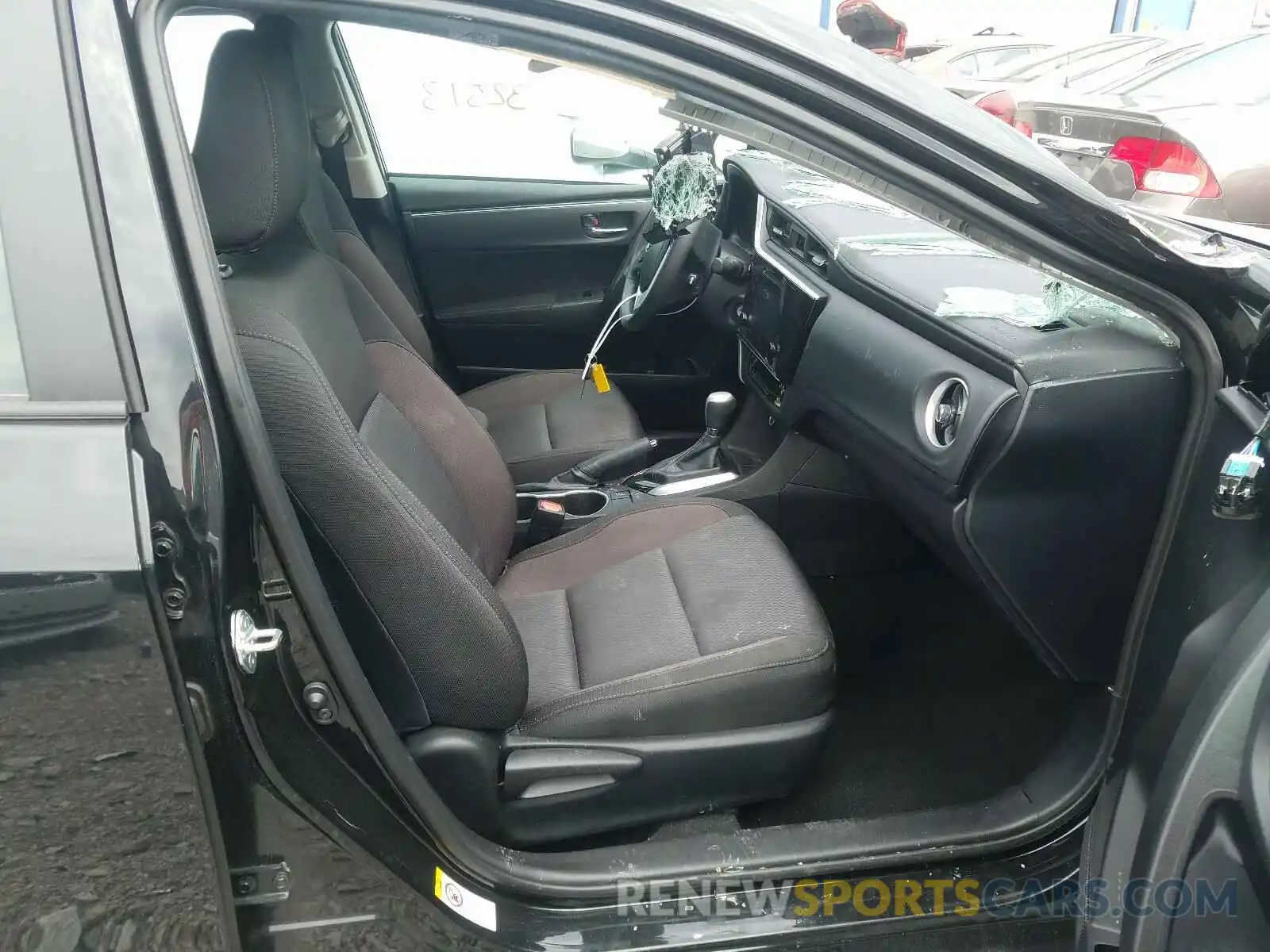 5 Photograph of a damaged car 5YFBURHE6KP910956 TOYOTA COROLLA 2019