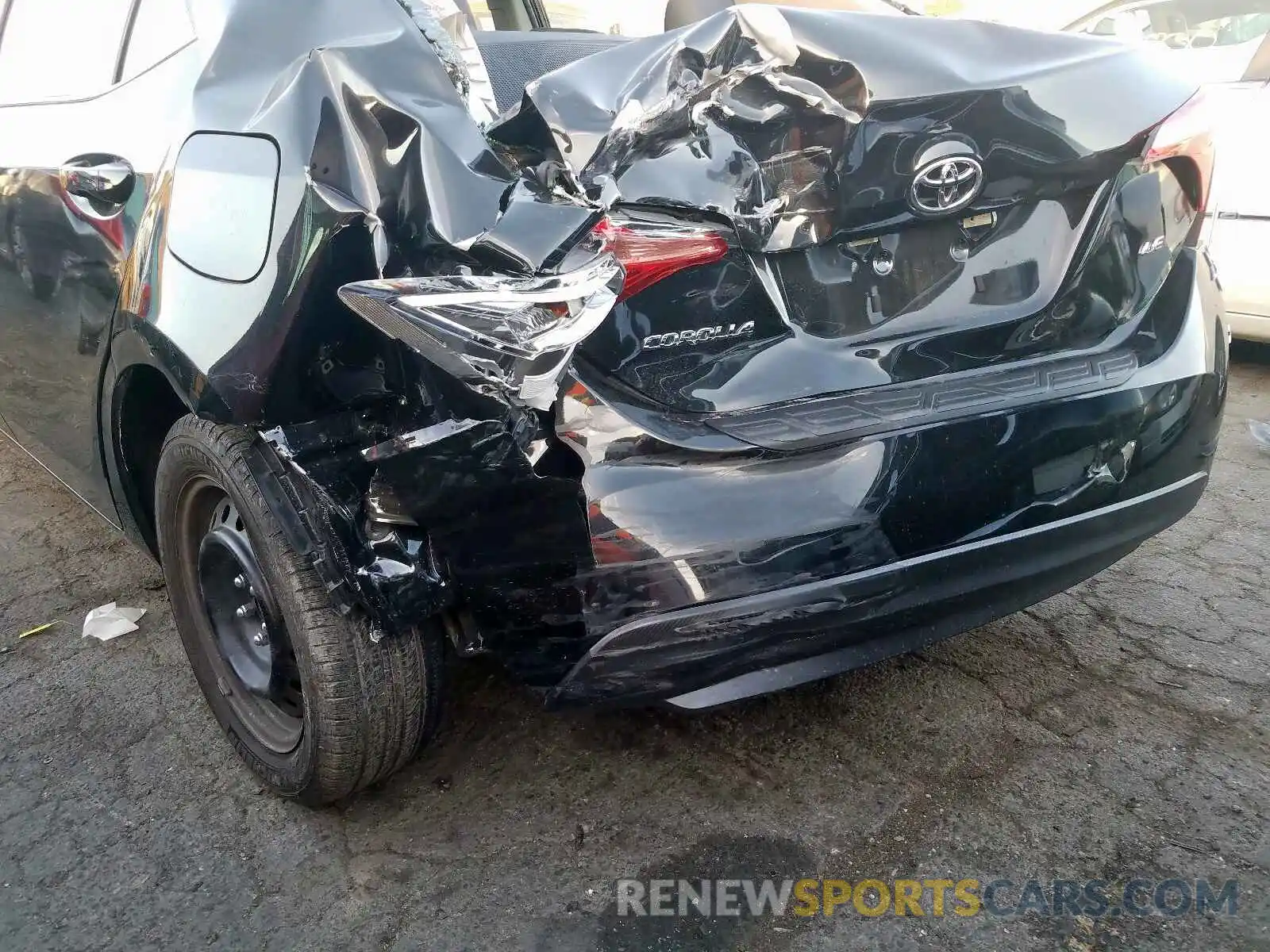 9 Photograph of a damaged car 5YFBURHE6KP920404 TOYOTA COROLLA 2019