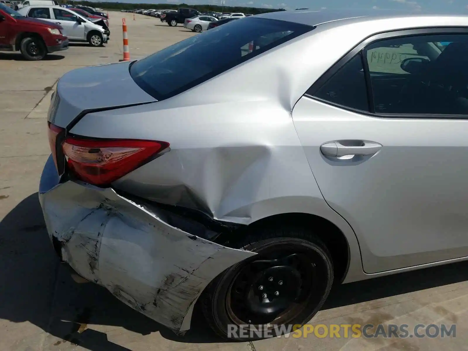 9 Photograph of a damaged car 5YFBURHE6KP920743 TOYOTA COROLLA 2019