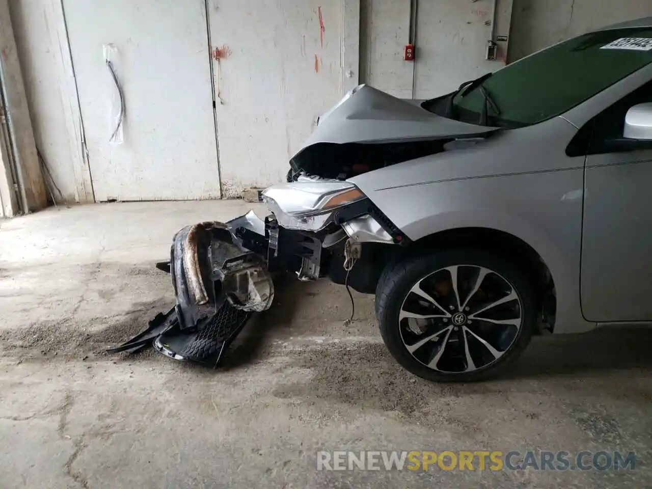 9 Photograph of a damaged car 5YFBURHE6KP923996 TOYOTA COROLLA 2019