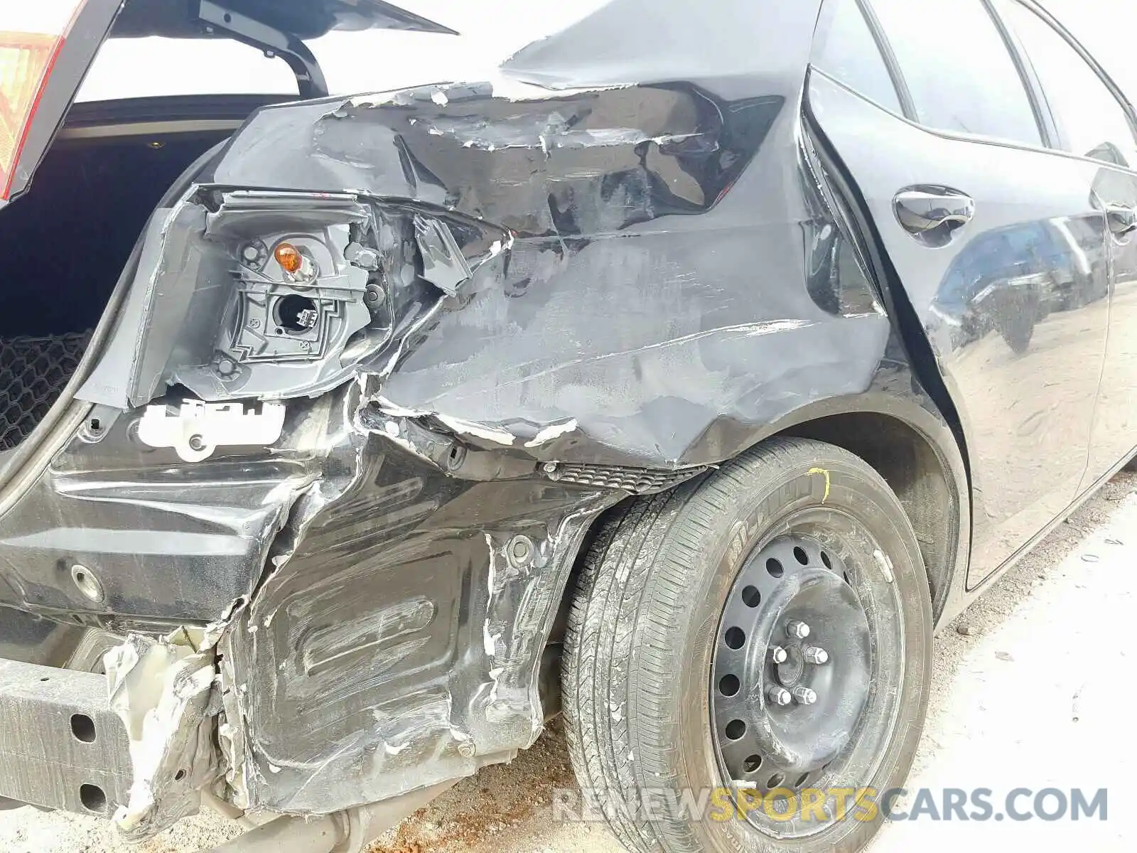 9 Photograph of a damaged car 5YFBURHE6KP926476 TOYOTA COROLLA 2019