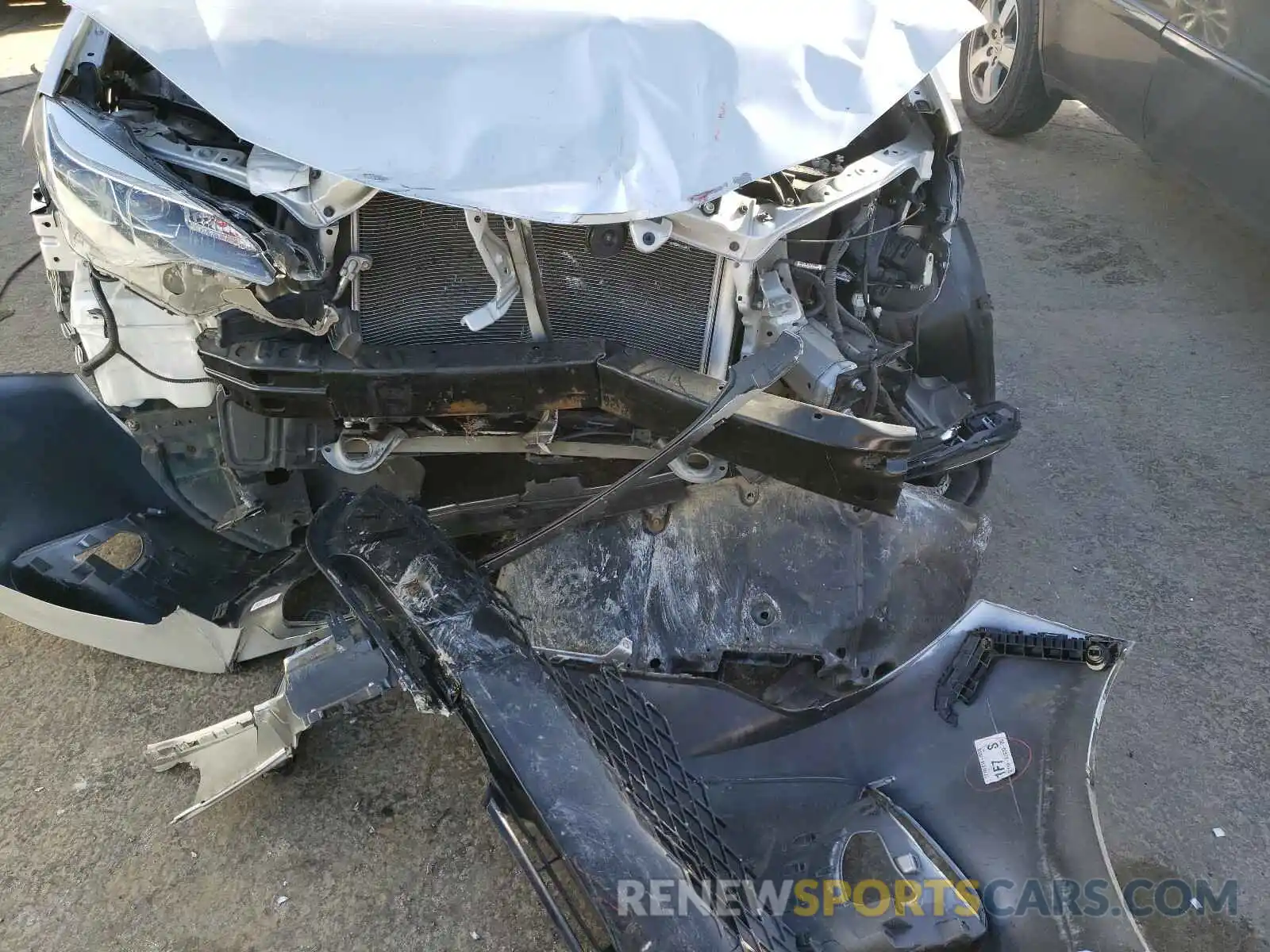 9 Photograph of a damaged car 5YFBURHE6KP927935 TOYOTA COROLLA 2019