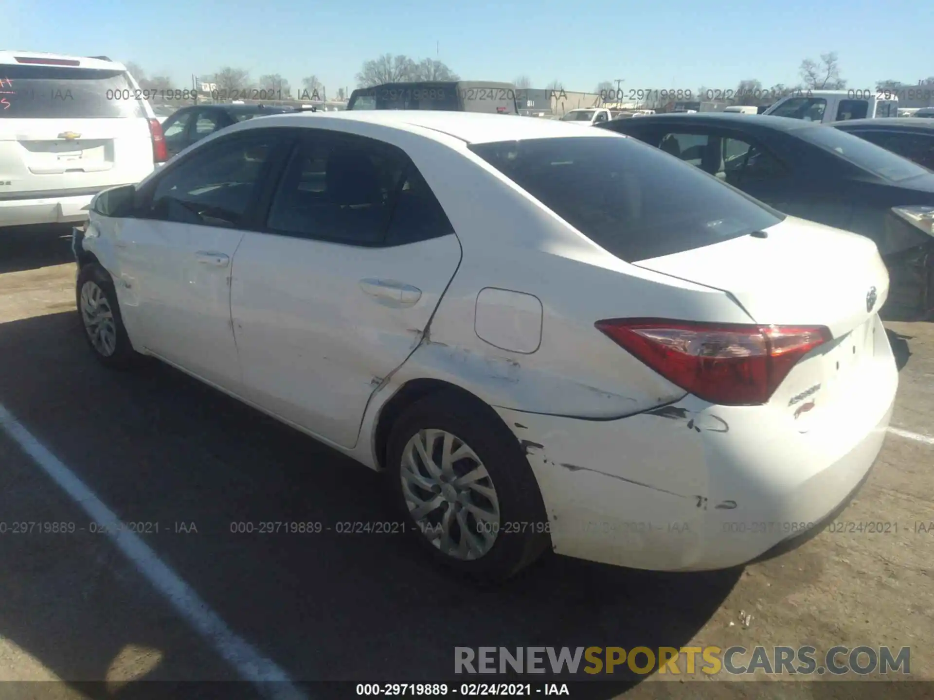 3 Photograph of a damaged car 5YFBURHE6KP929829 TOYOTA COROLLA 2019