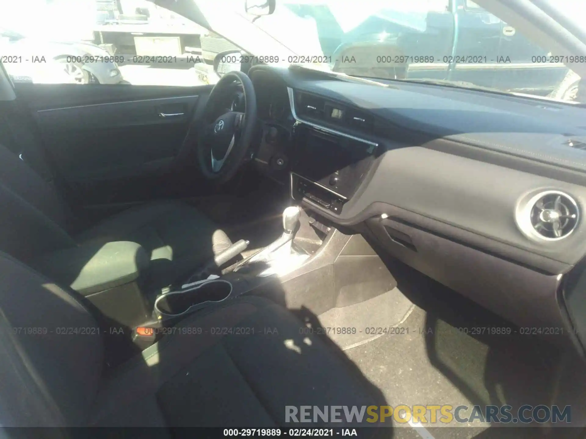 5 Photograph of a damaged car 5YFBURHE6KP929829 TOYOTA COROLLA 2019