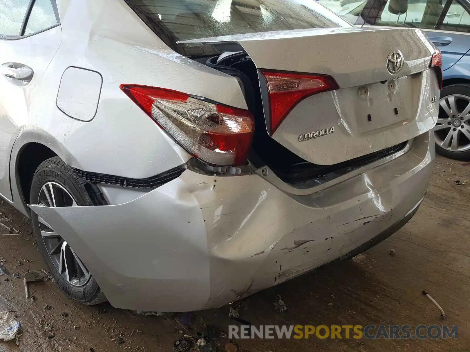 9 Photograph of a damaged car 5YFBURHE6KP930432 TOYOTA COROLLA 2019