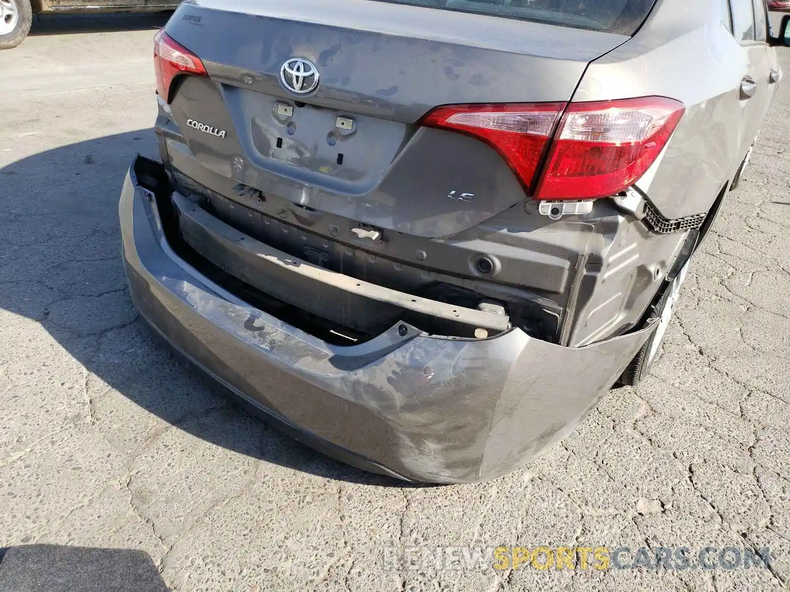 9 Photograph of a damaged car 5YFBURHE6KP933797 TOYOTA COROLLA 2019
