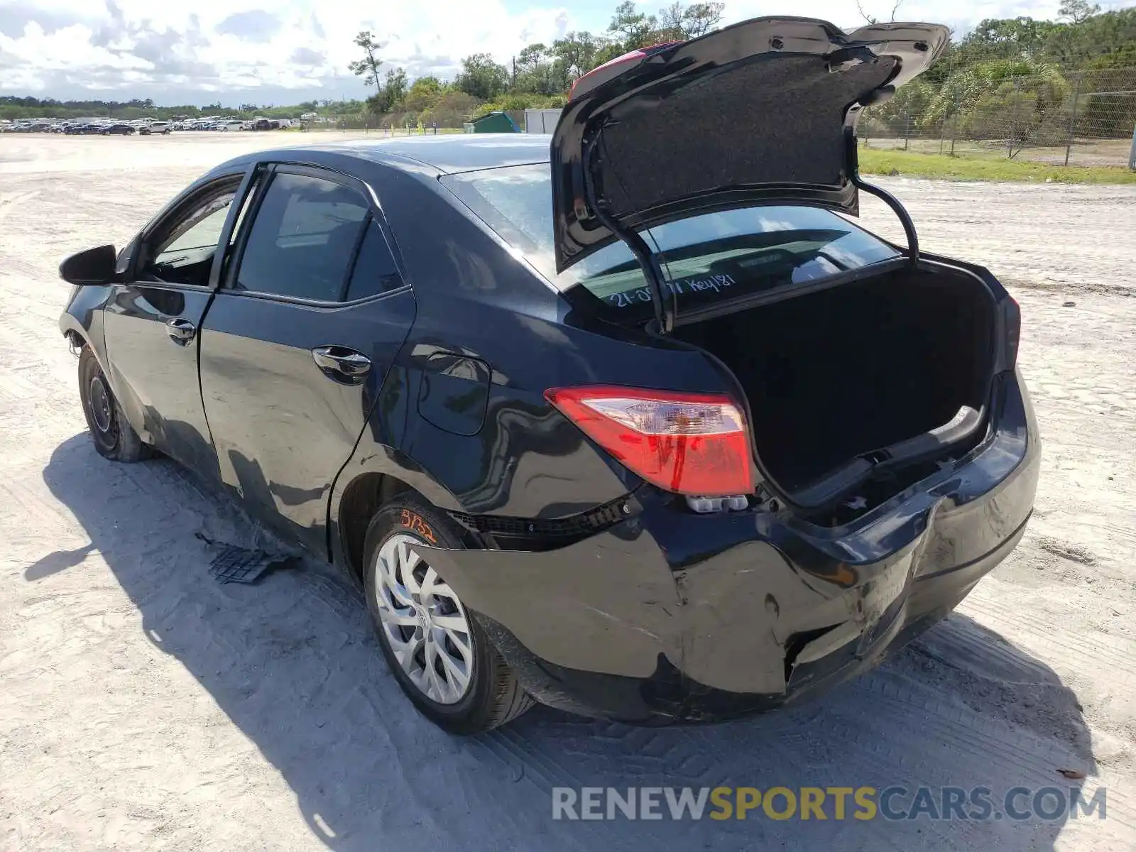 3 Photograph of a damaged car 5YFBURHE6KP935095 TOYOTA COROLLA 2019