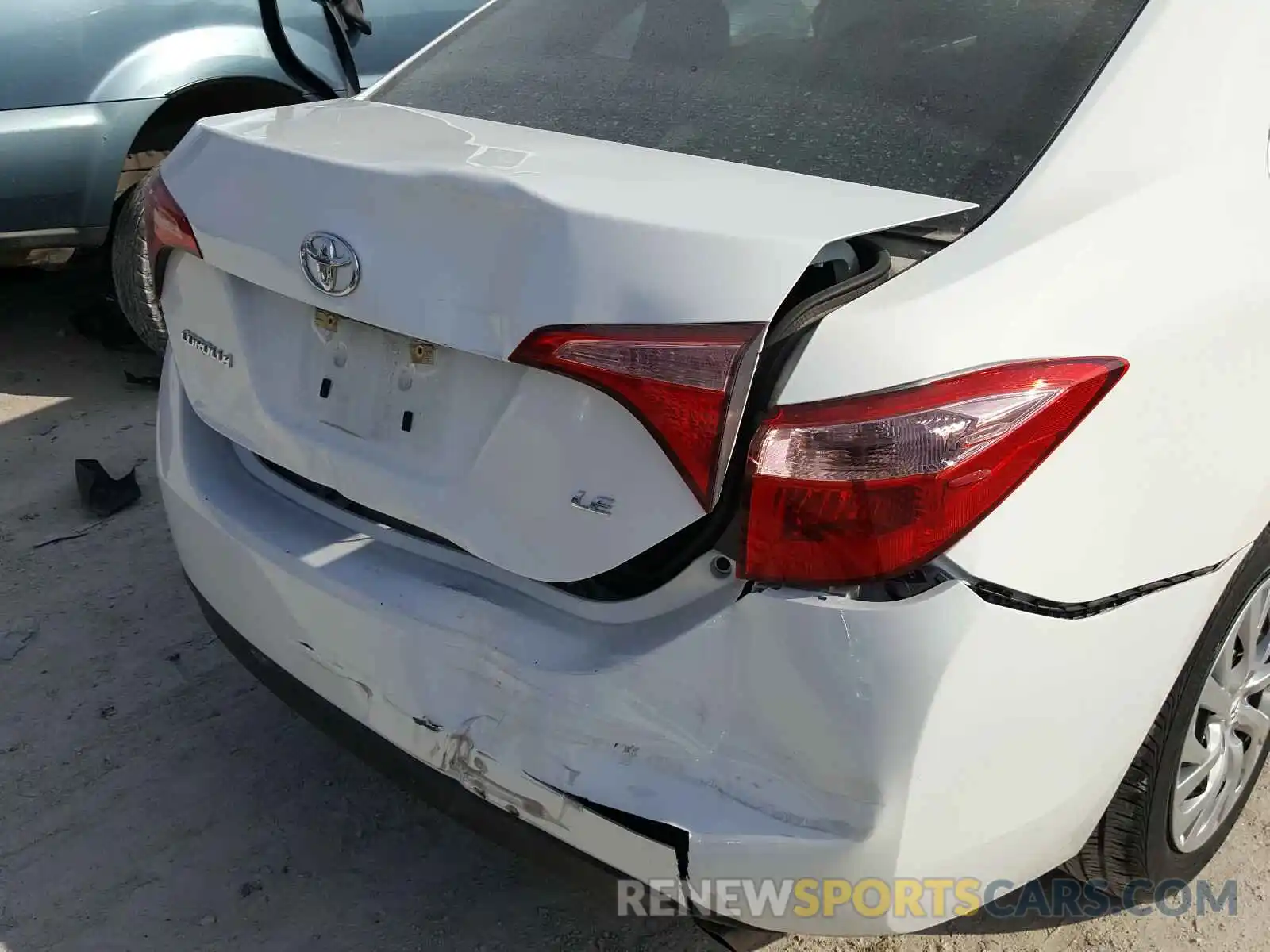 9 Photograph of a damaged car 5YFBURHE6KP937414 TOYOTA COROLLA 2019