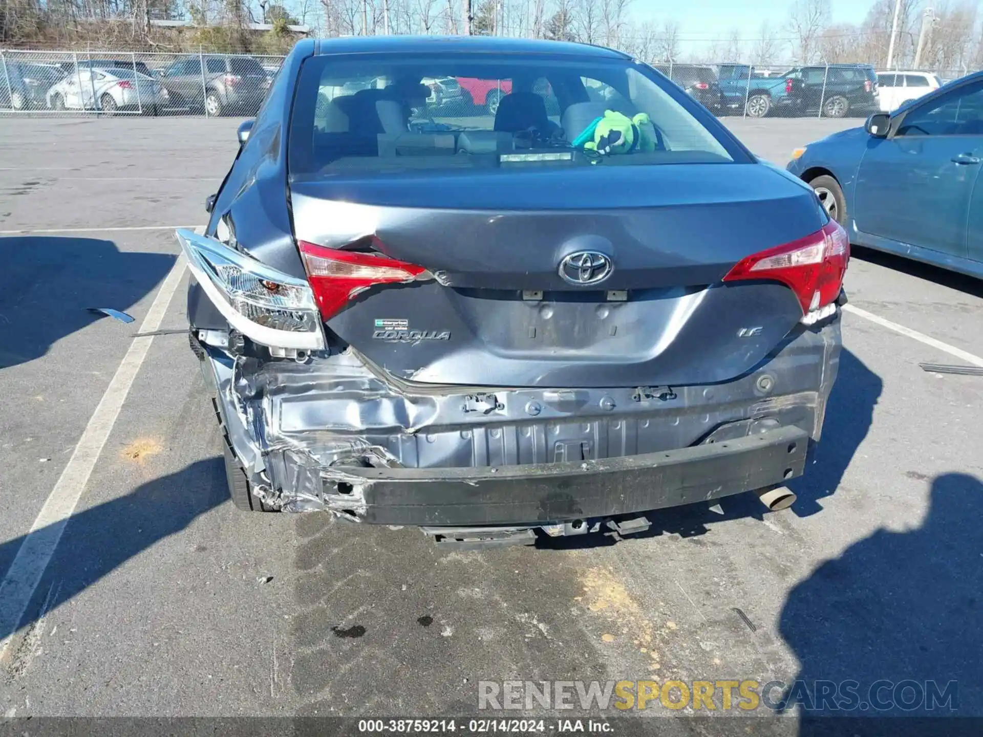 18 Photograph of a damaged car 5YFBURHE6KP939602 TOYOTA COROLLA 2019