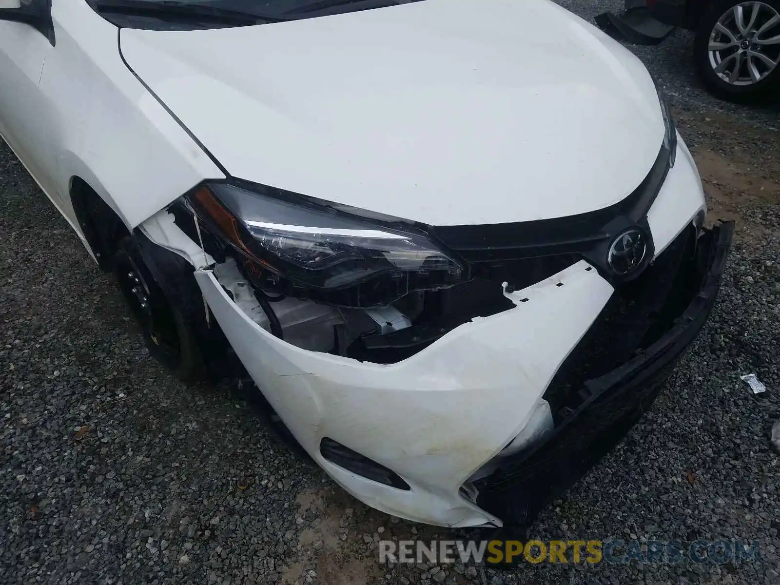 9 Photograph of a damaged car 5YFBURHE6KP940314 TOYOTA COROLLA 2019