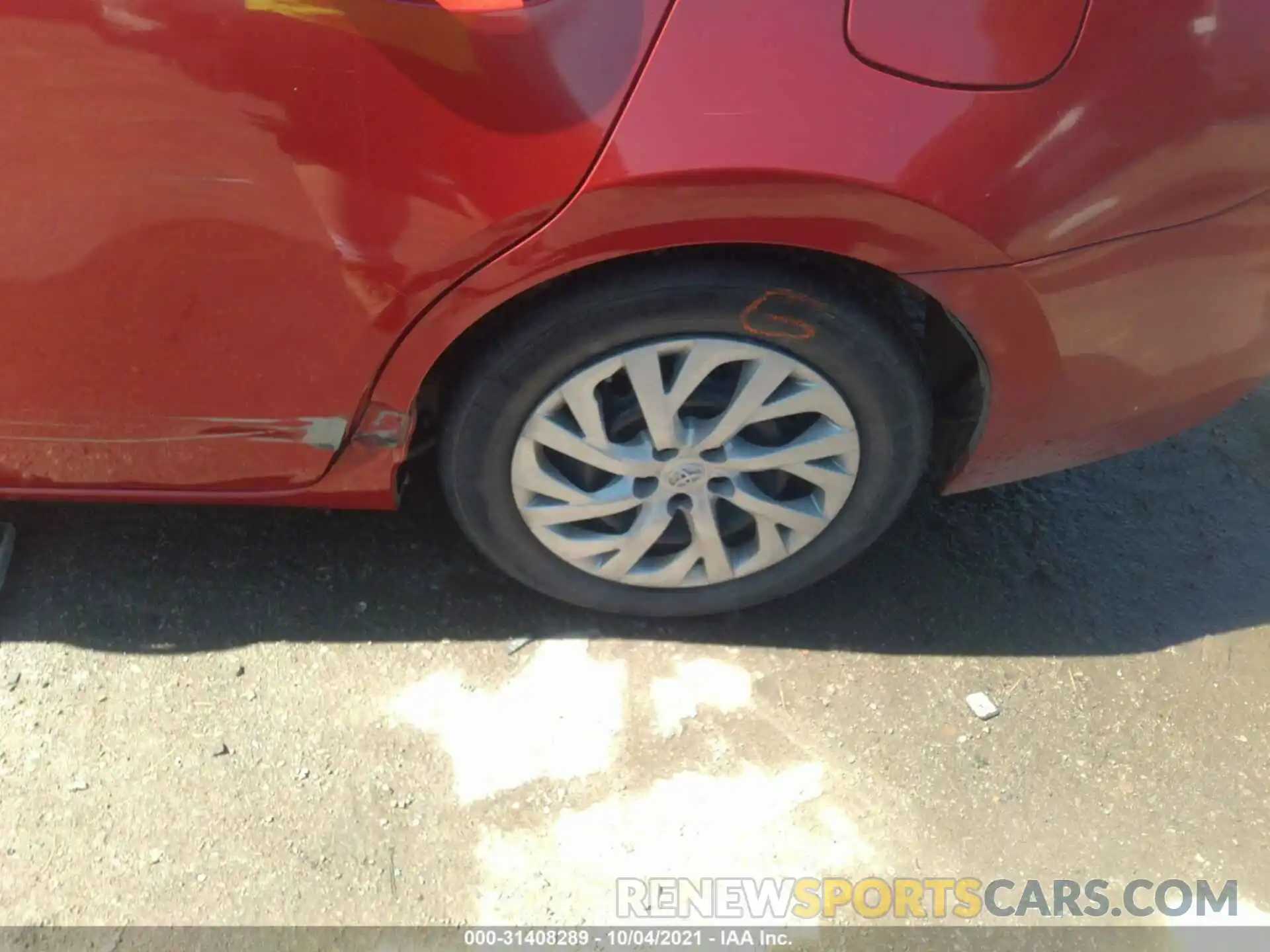 13 Photograph of a damaged car 5YFBURHE6KP942774 TOYOTA COROLLA 2019