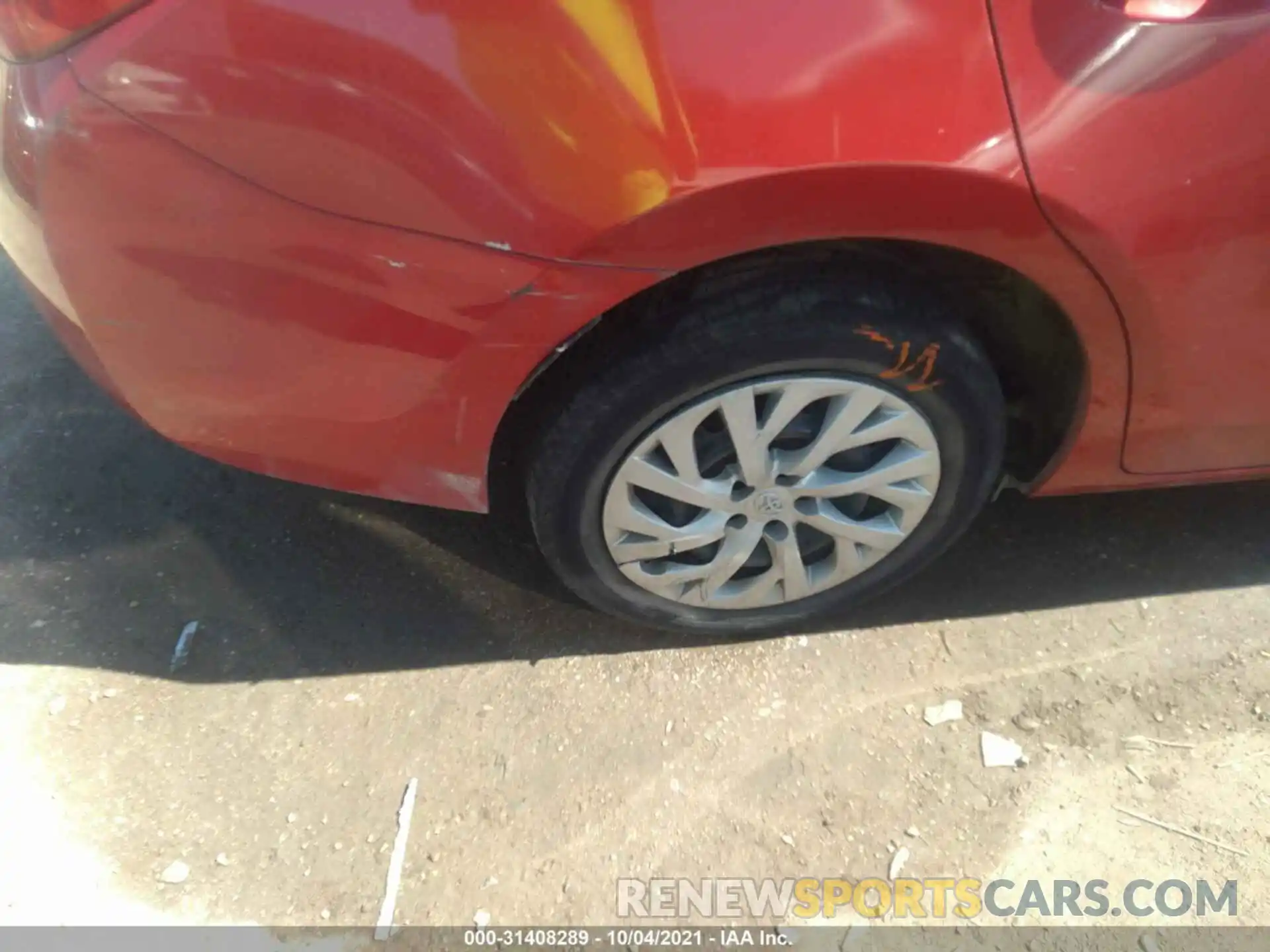 15 Photograph of a damaged car 5YFBURHE6KP942774 TOYOTA COROLLA 2019